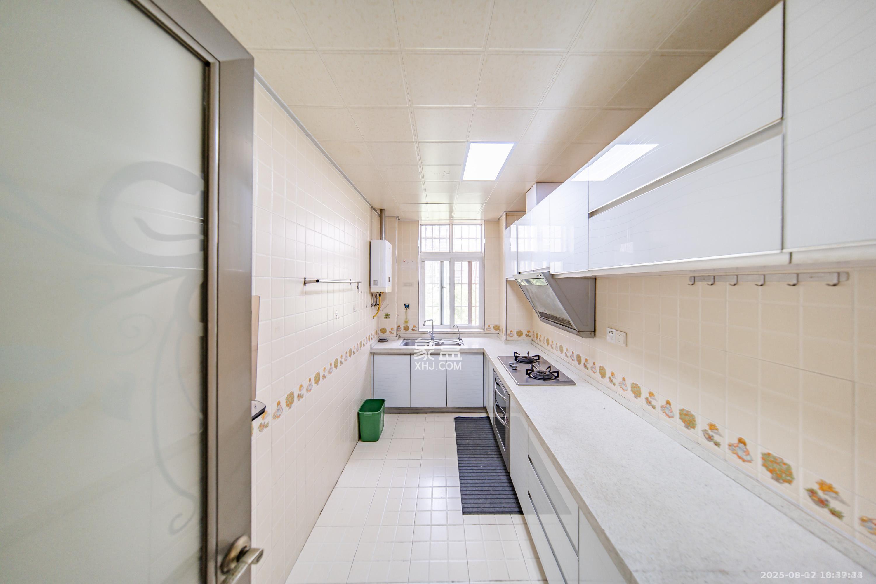 洋湖景园  3室2厅2卫    2800.0元/月室内图