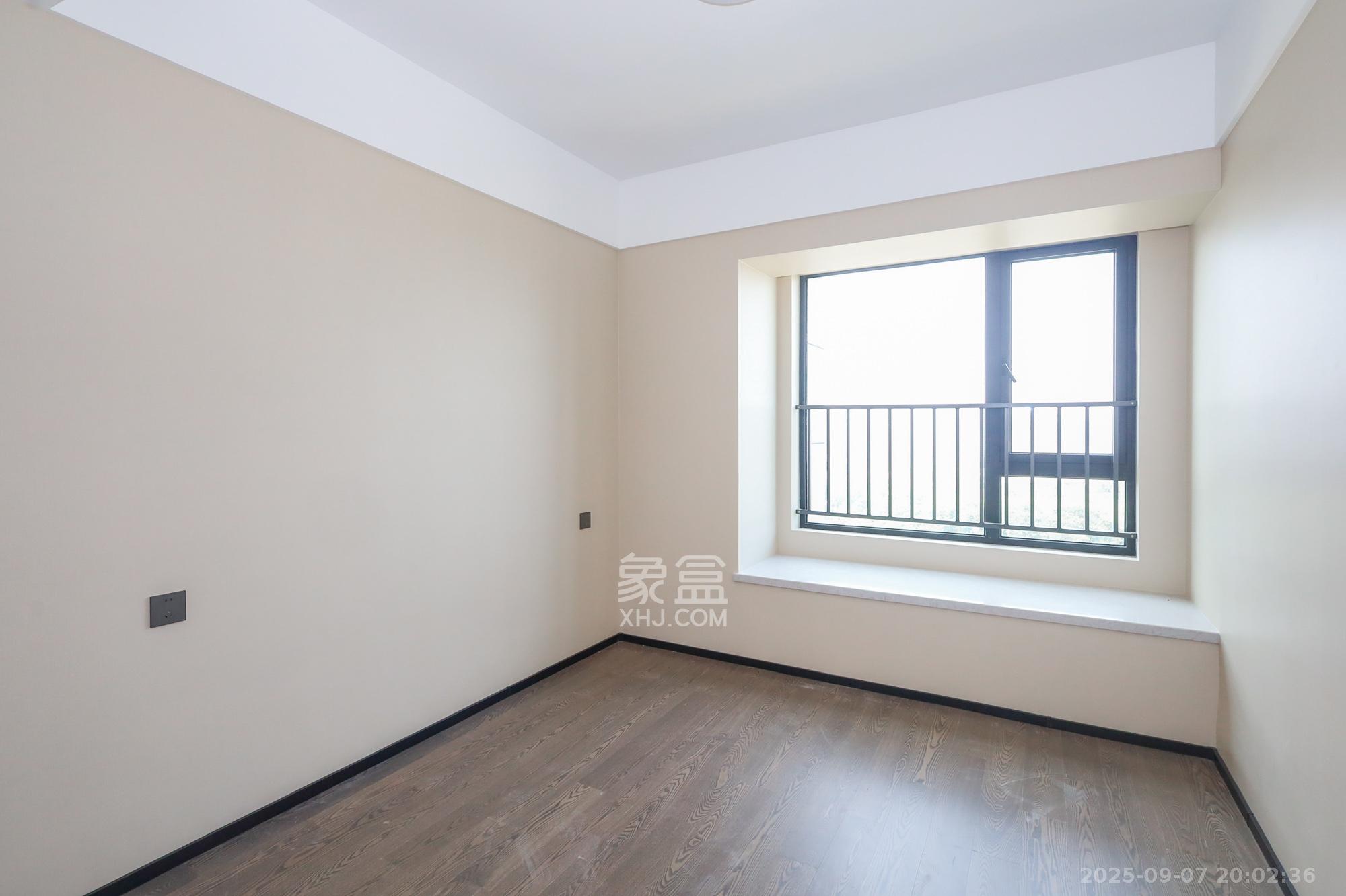 万科森林公园 4室2厅2卫 180.0万 万科森林公园 4室2厅2卫 180.0万卧室