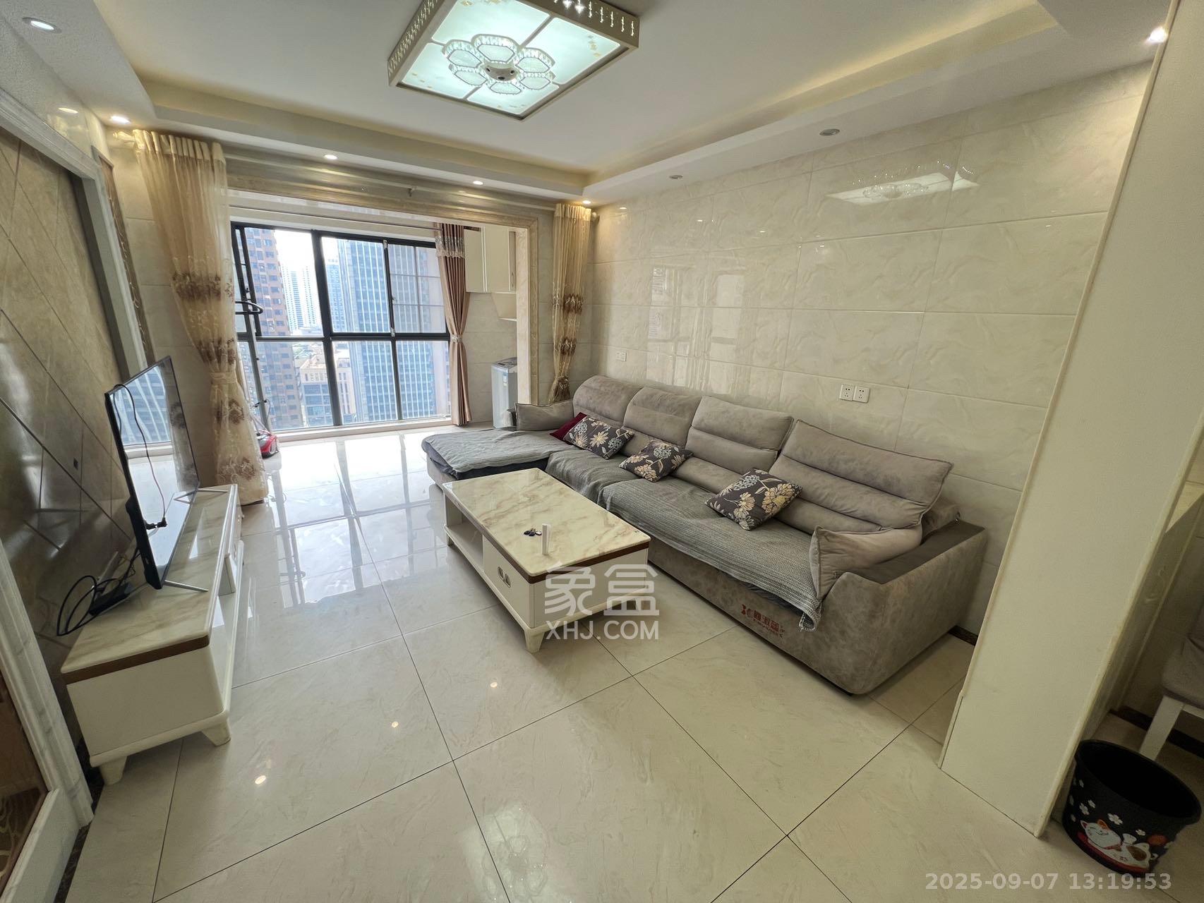 富春山 3室2厅2卫 2500.0元/月 富春山 3室2厅2卫 2500.0元/月室内图