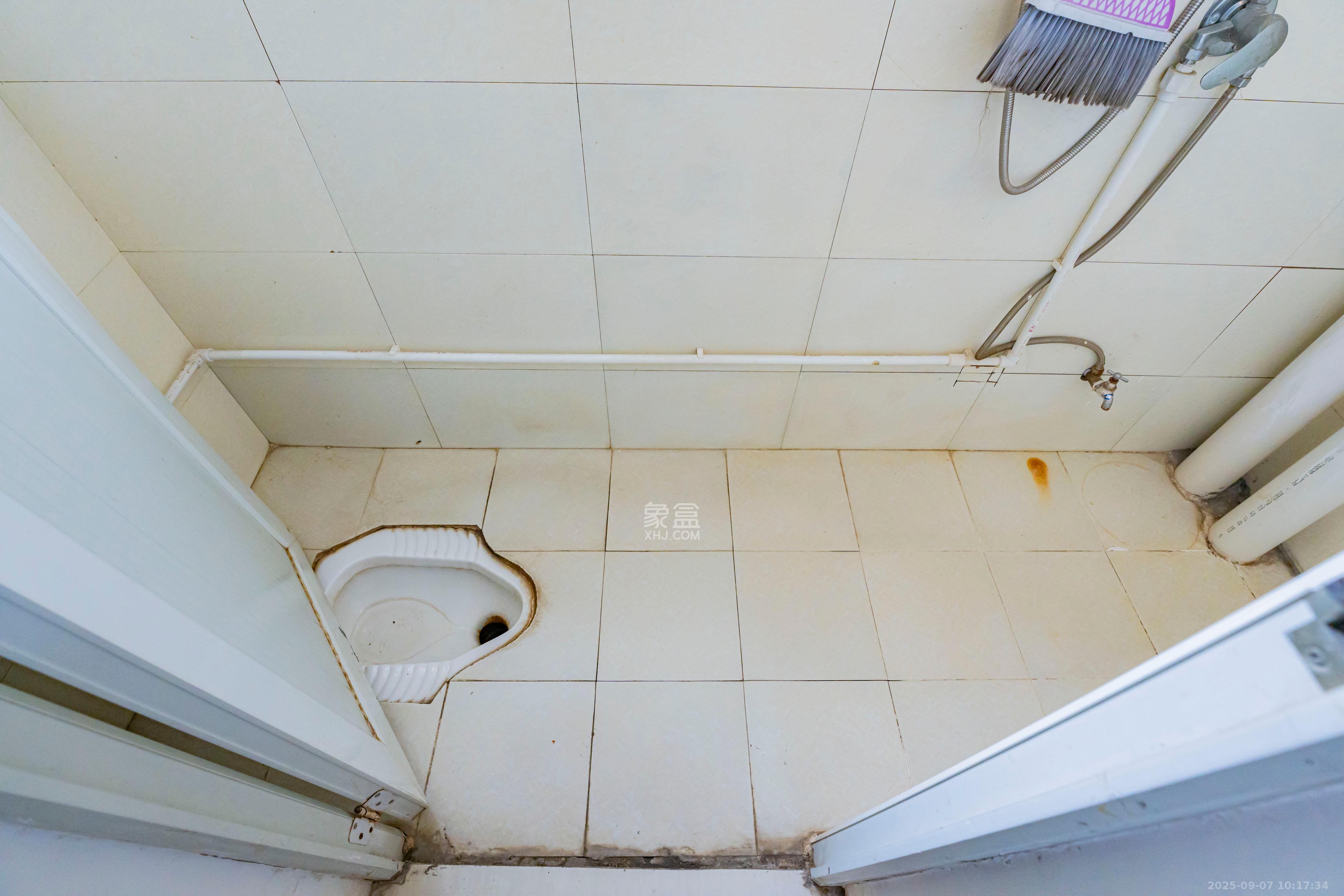 金色屋顶  3室2厅1卫    3500.0元/月 金色屋顶  3室2厅1卫    3500.0元/月室内图