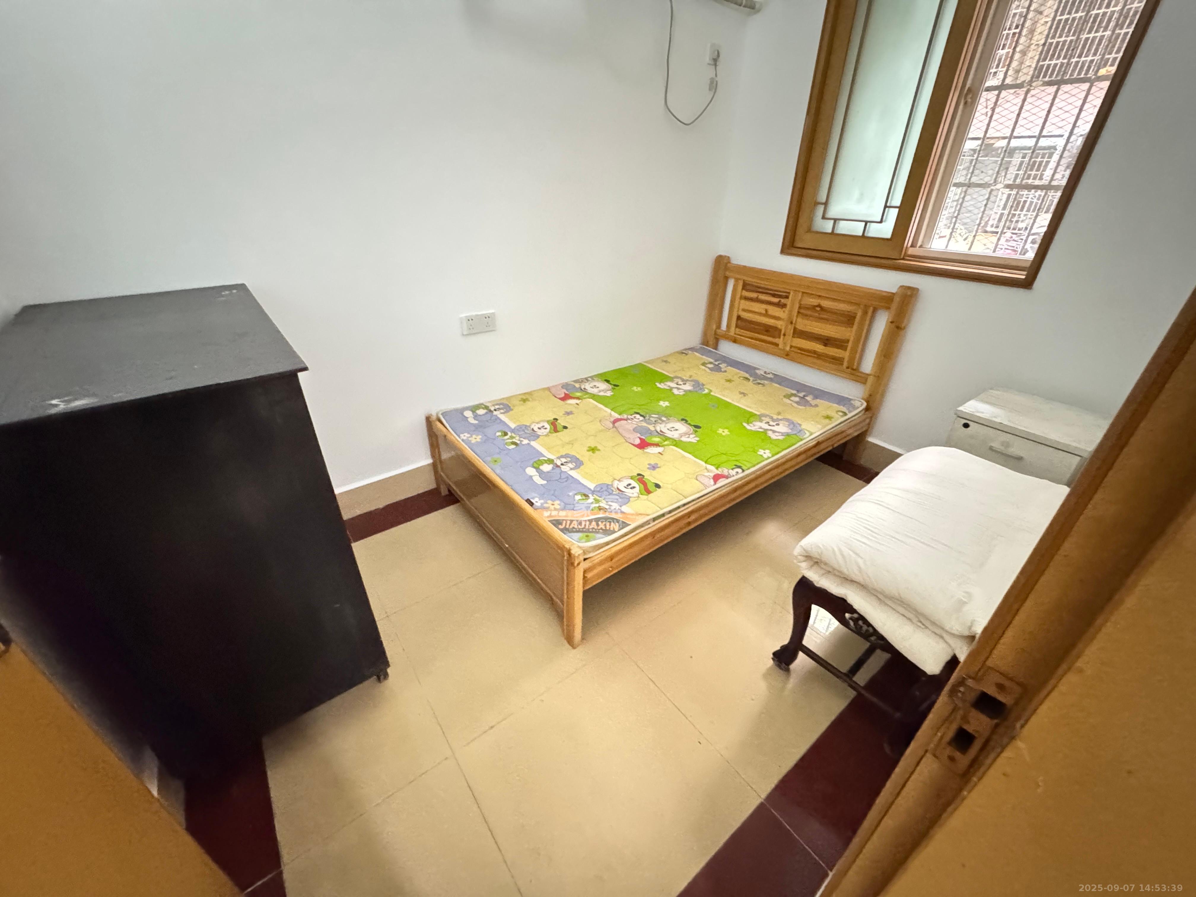 红旗区二片  2室1厅1卫    1700.0元/月室内图