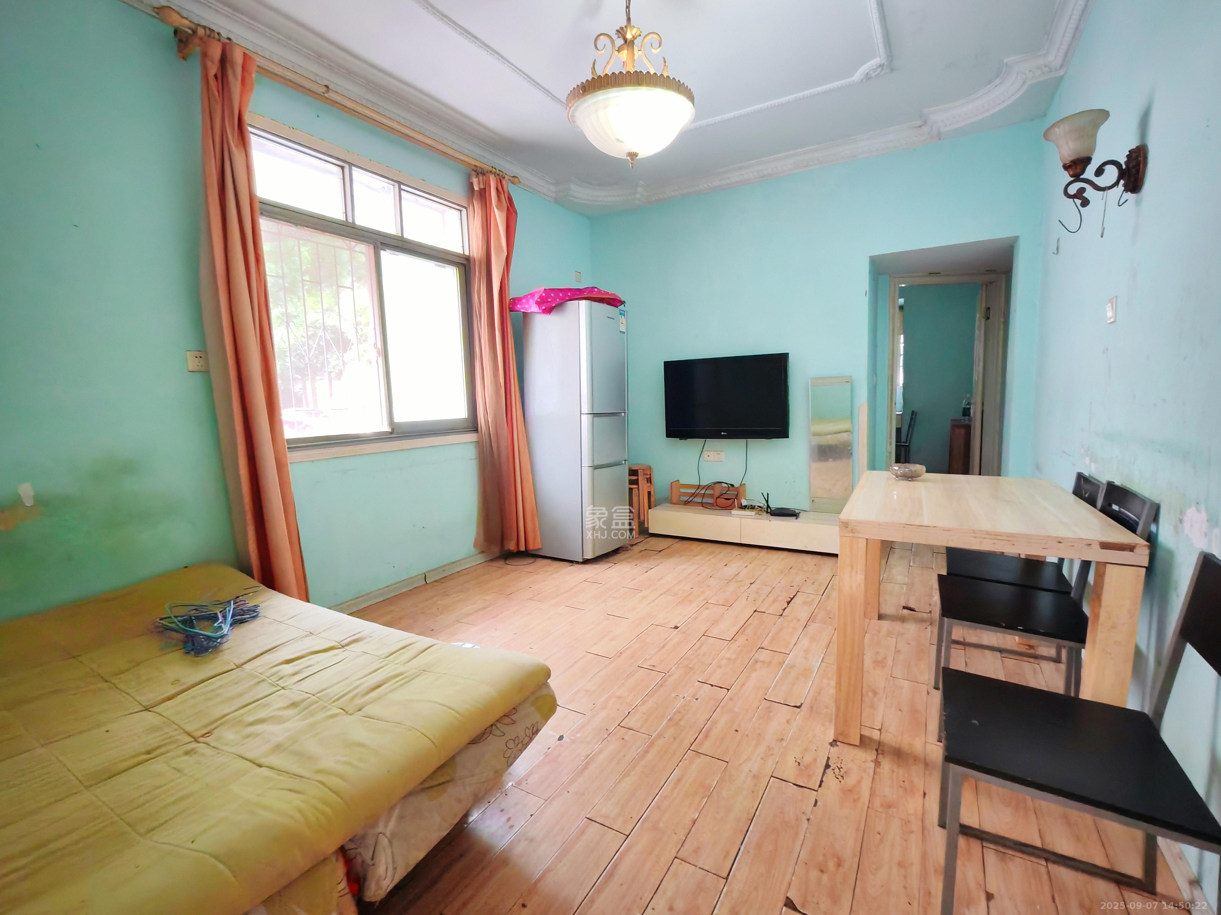 红龙庙小区 1室1厅1卫 1550.0元/月 红龙庙小区 1室1厅1卫 1550.0元/月室内图