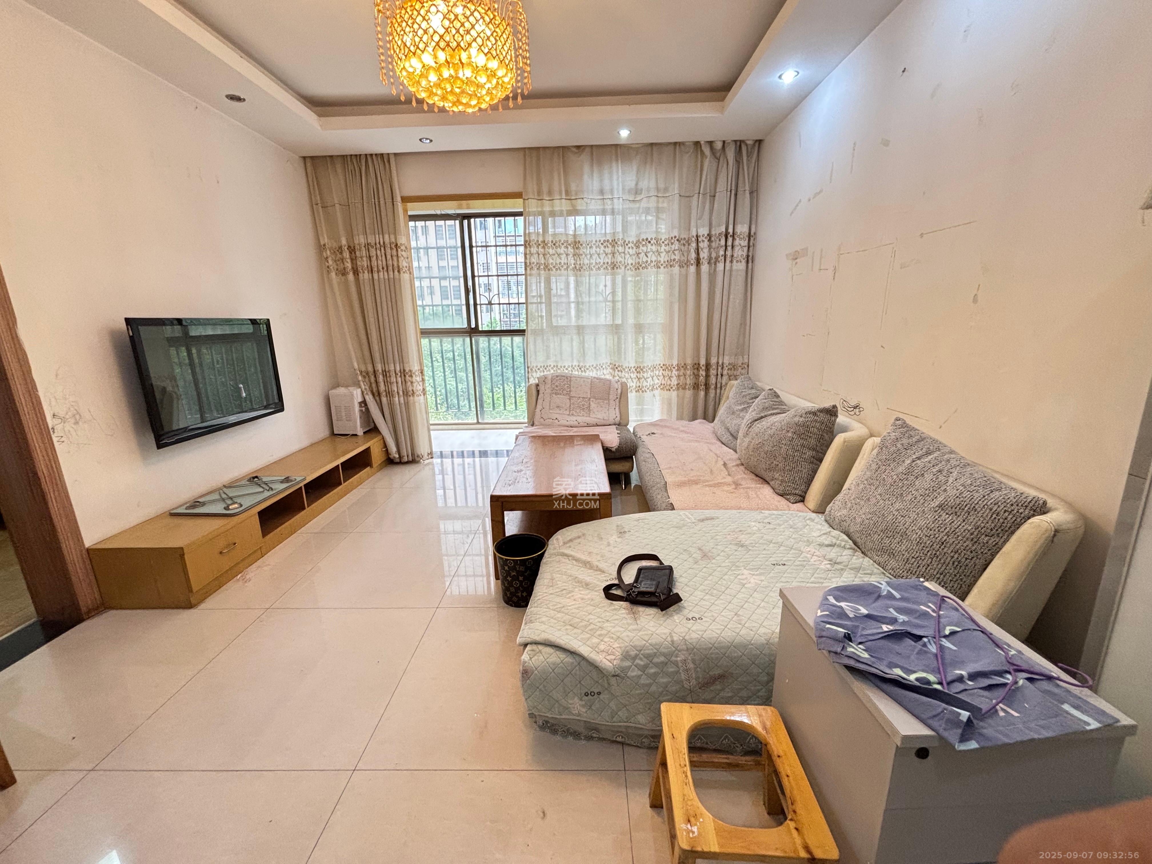 岳泰理想城  3室2厅1卫    2800.0元/月室内图