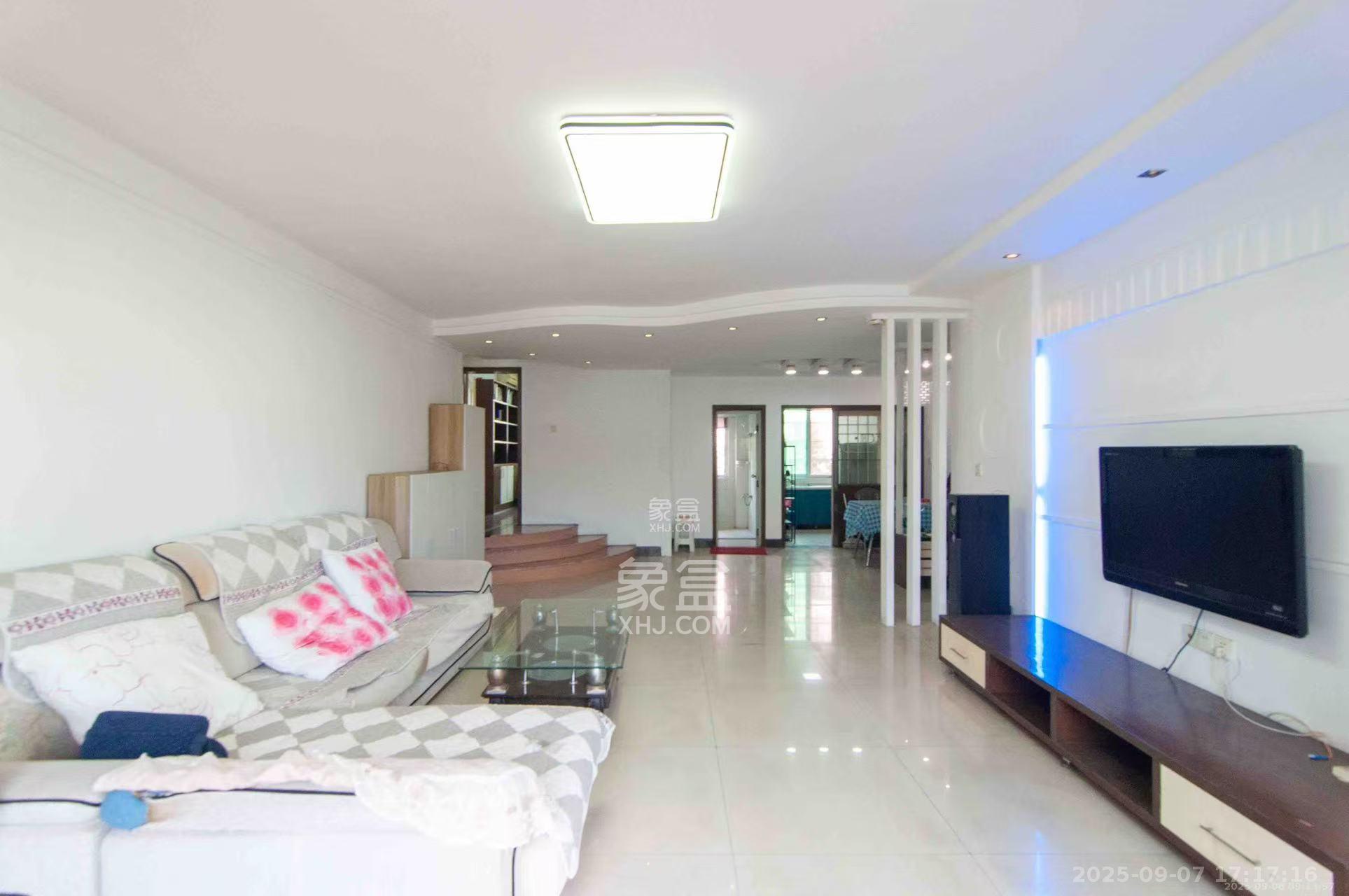 恩瑞麓山名园(龙王港小区) 3室2厅2卫 2500.0元/月 恩瑞麓山名园(龙王港小区) 3室2厅2卫 2500.0元/月室内图