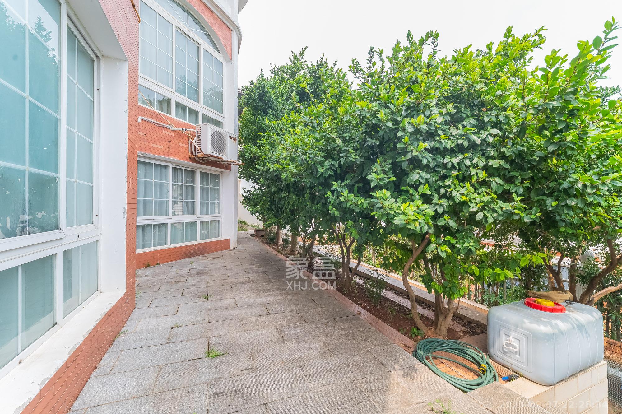 山水芙蓉国际新城  7室2厅3卫    598.0万其他