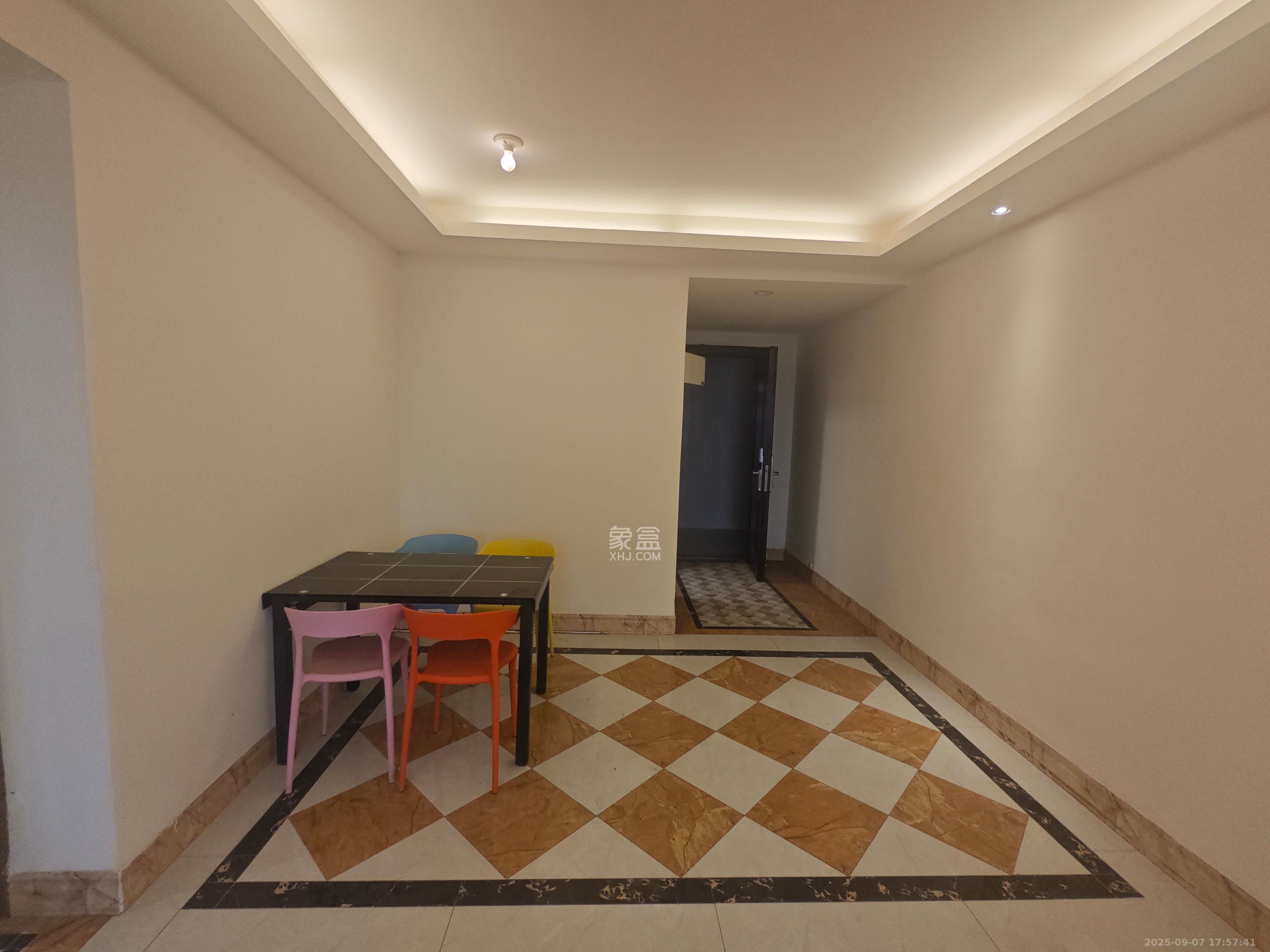 碧桂园南城首府(东宸林海) 3室2厅1卫 2100.0元/月 碧桂园南城首府(东宸林海) 3室2厅1卫 2100.0元/月室内图