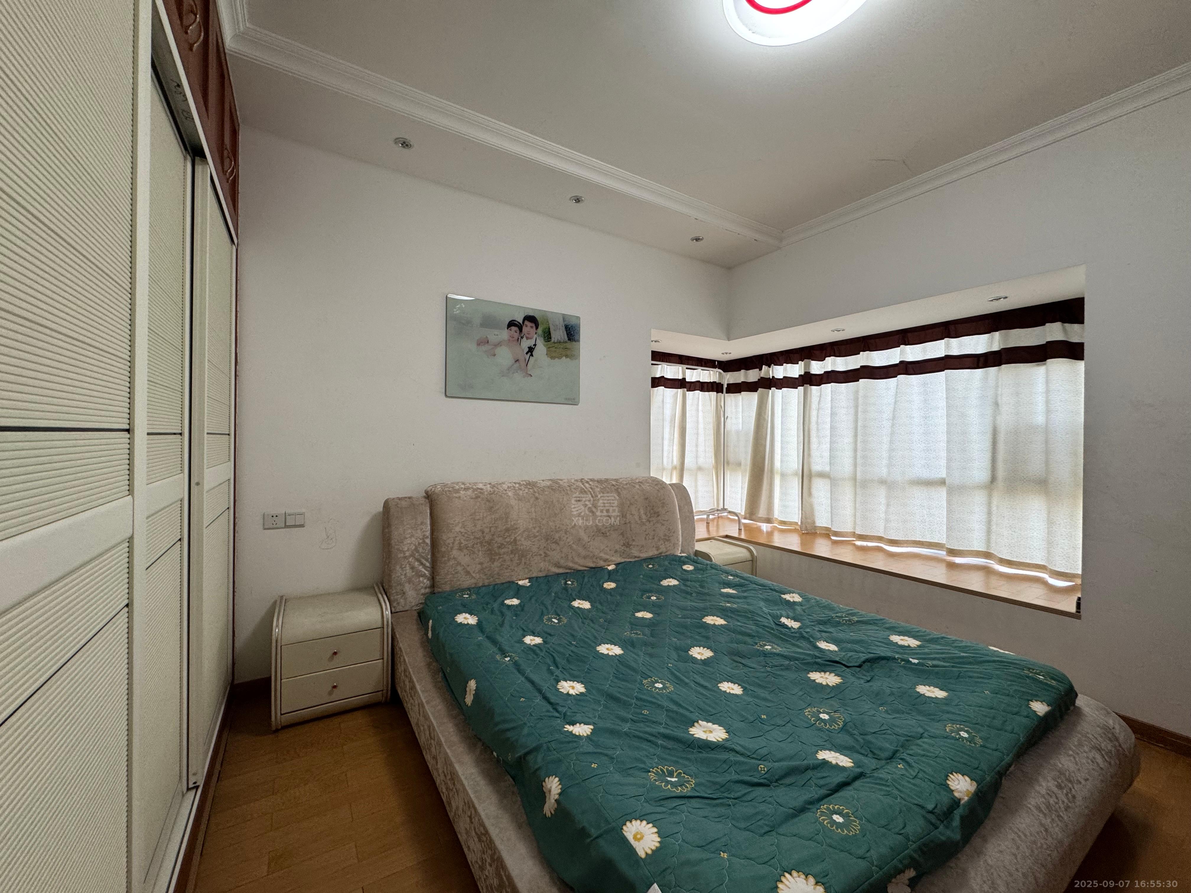 美的城二期  3室2厅2卫    2000.0元/月室内图