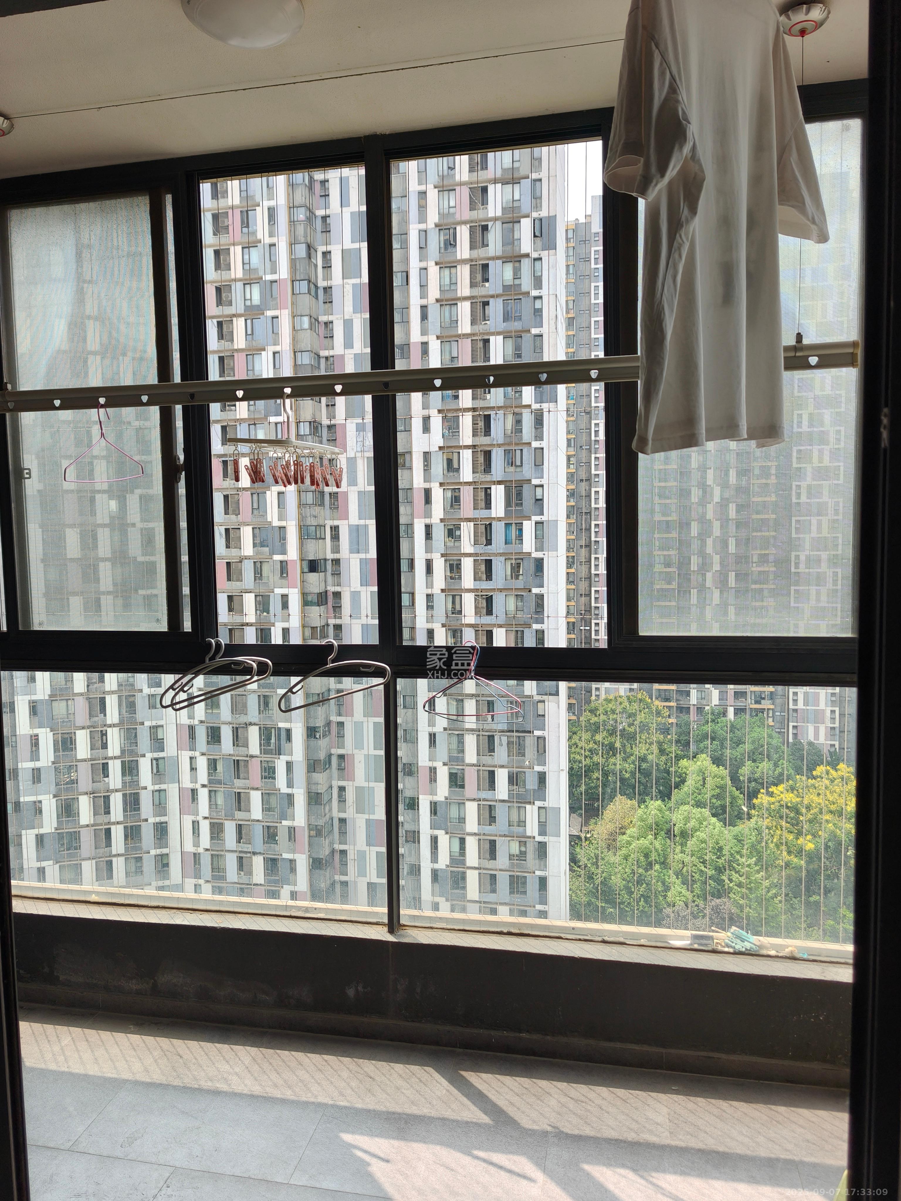 万科金域蓝湾  3室1厅1卫    2400.0元/月室内图