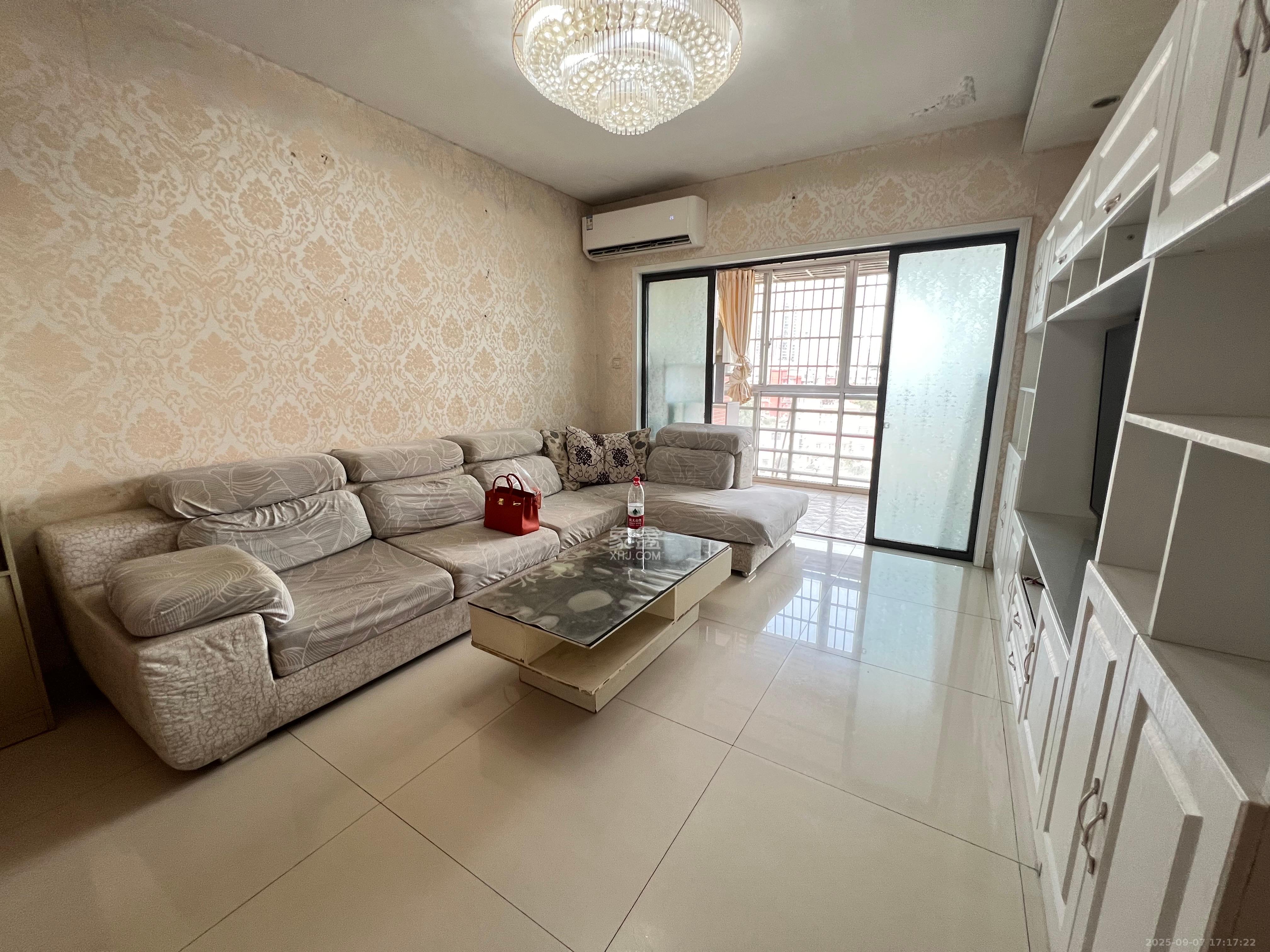 鼎丰前城 2室1厅1卫 2100.00元/月 鼎丰前城 2室1厅1卫 2100.00元/月室内图