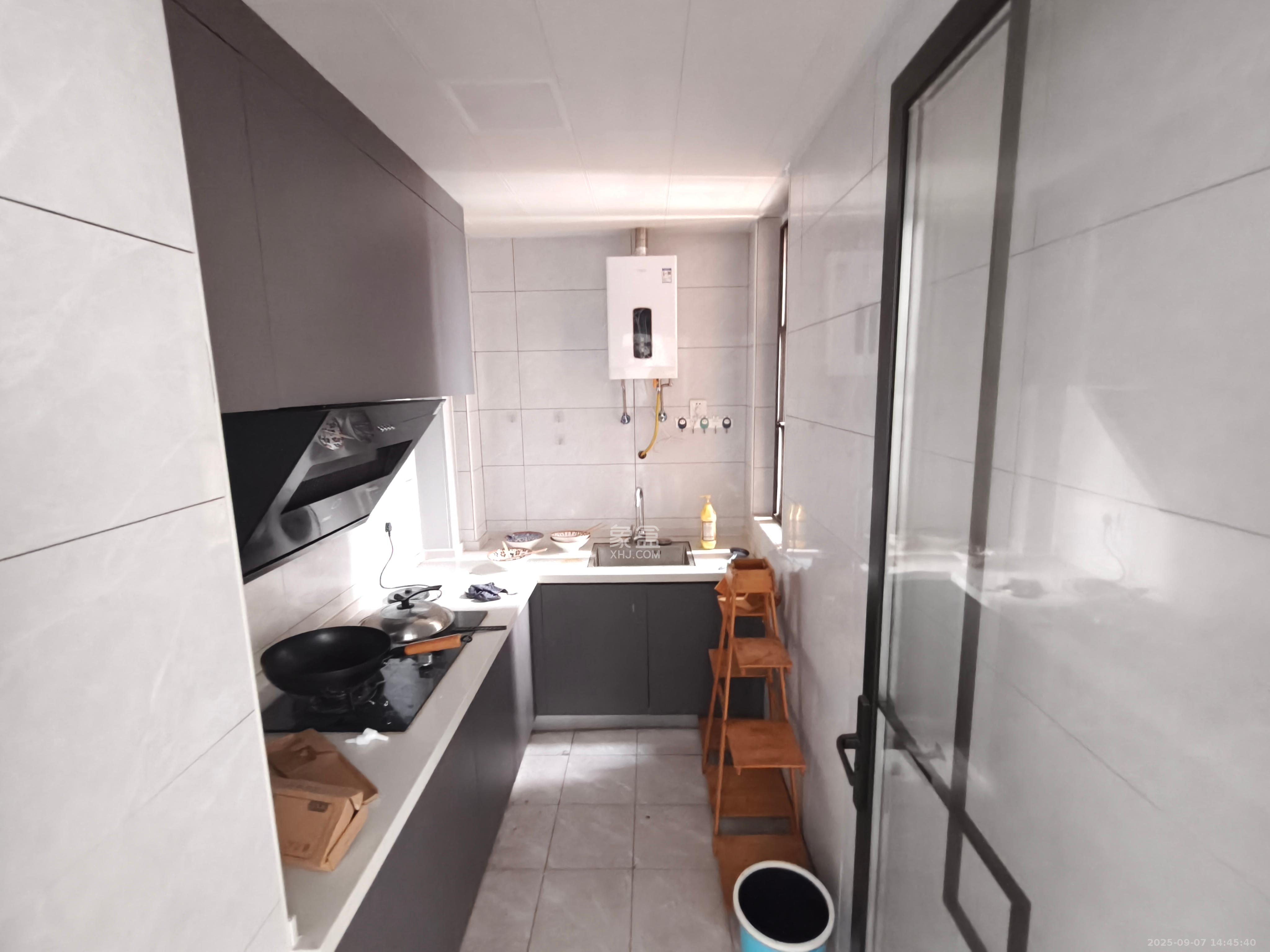 明昇壹城(明昇时代广场)二期 3室2厅2卫 2300.0元/月 明昇壹城(明昇时代广场)二期 3室2厅2卫 2300.0元/月室内图