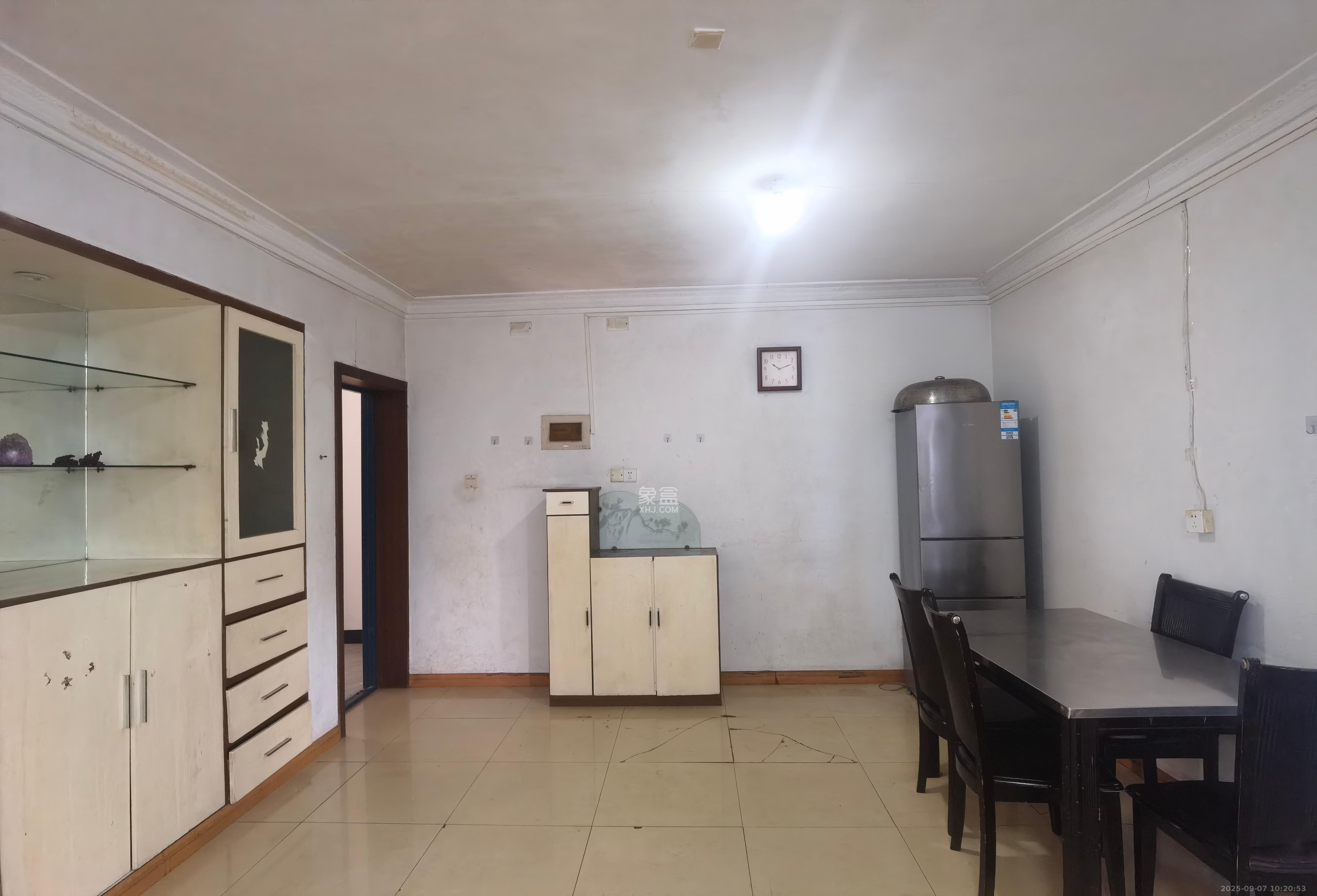 四方小区 3室2厅1卫 1700.0元/月 四方小区 3室2厅1卫 1700.0元/月室内图