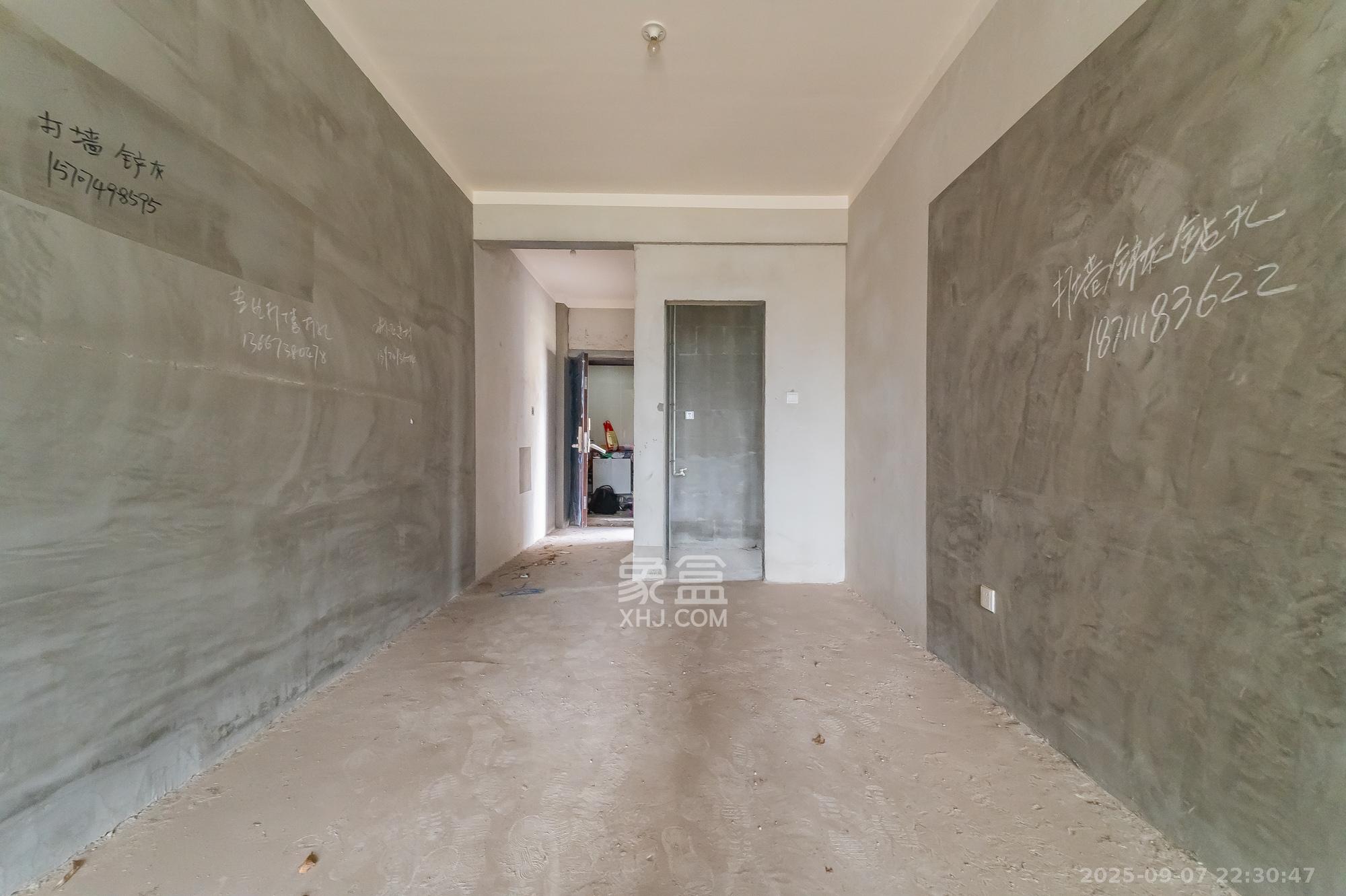 恒基凯旋门三期  3室2厅1卫    71.8万客厅