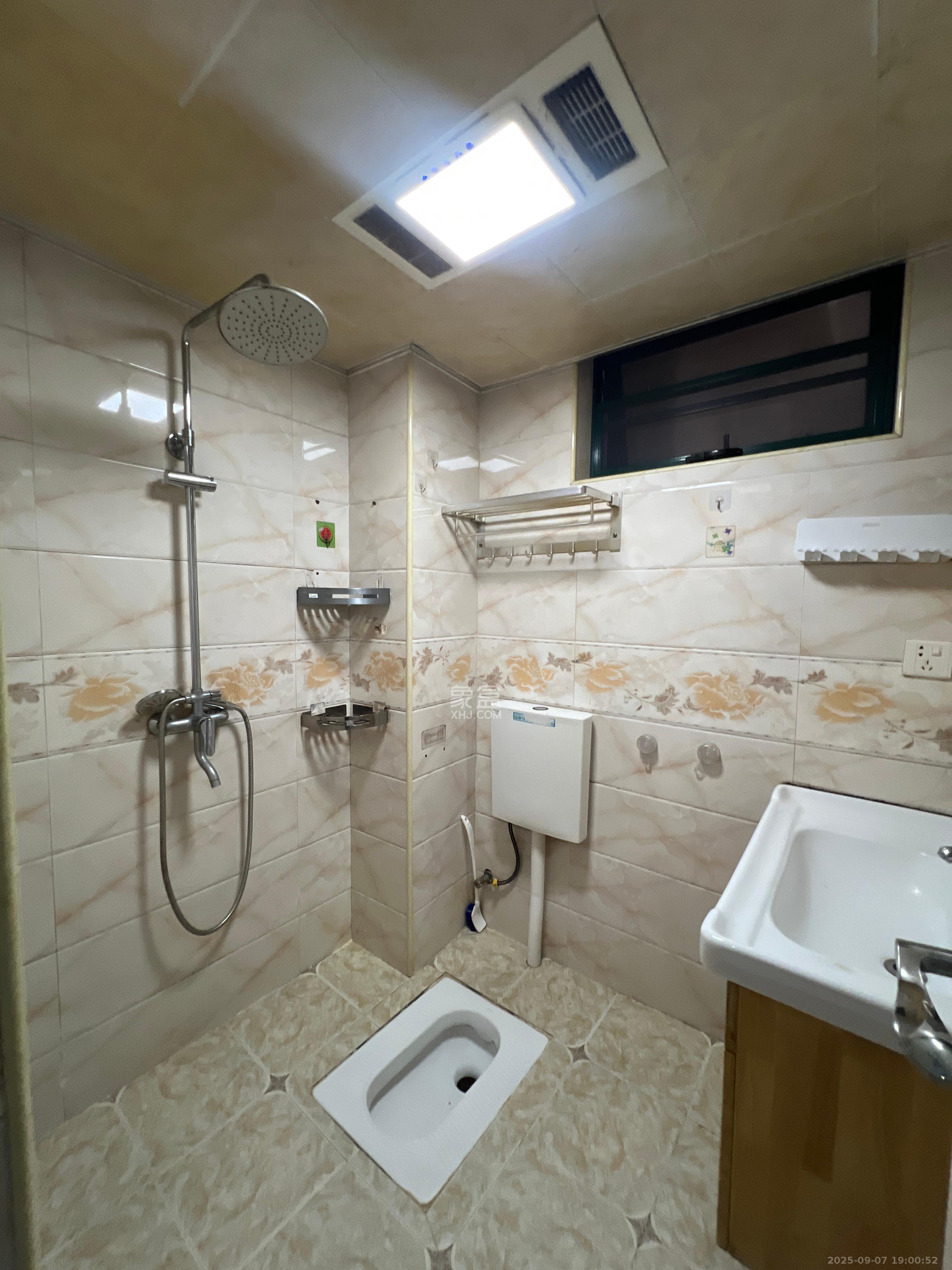 绿洲花园  3室2厅1卫    2500.0元/月 绿洲花园  3室2厅1卫    2500.0元/月室内图