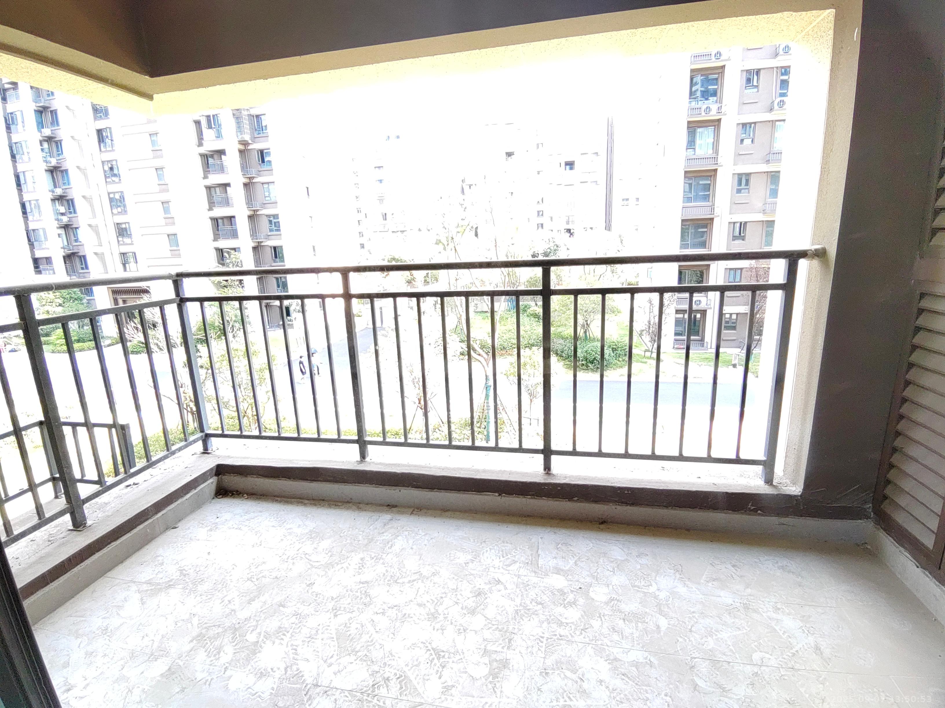 荣盛城 3室2厅2卫 2600.0元/月 荣盛城 3室2厅2卫 2600.0元/月室内图