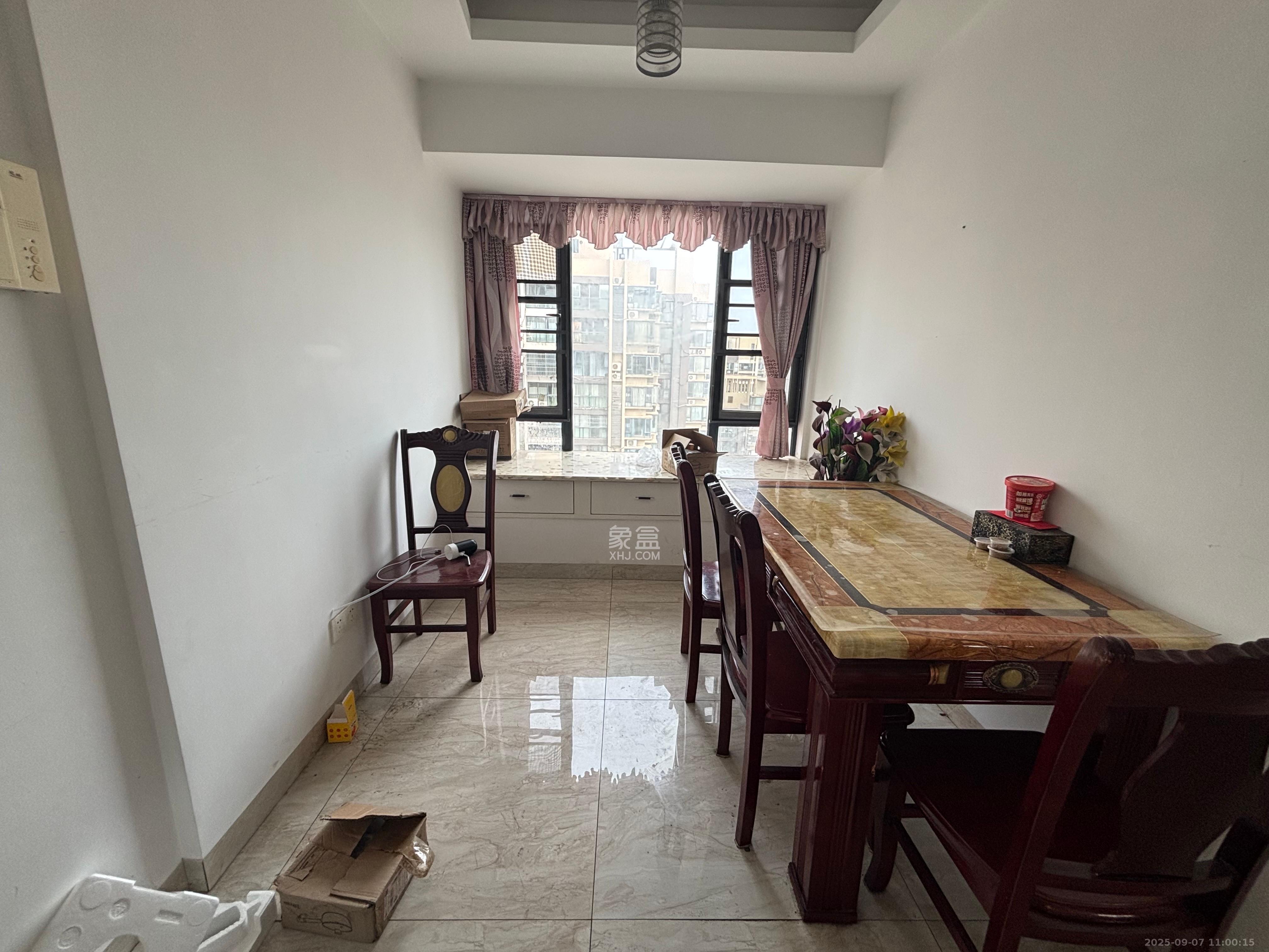 蓝山郡  1室2厅1卫    2200.0元/月室内图