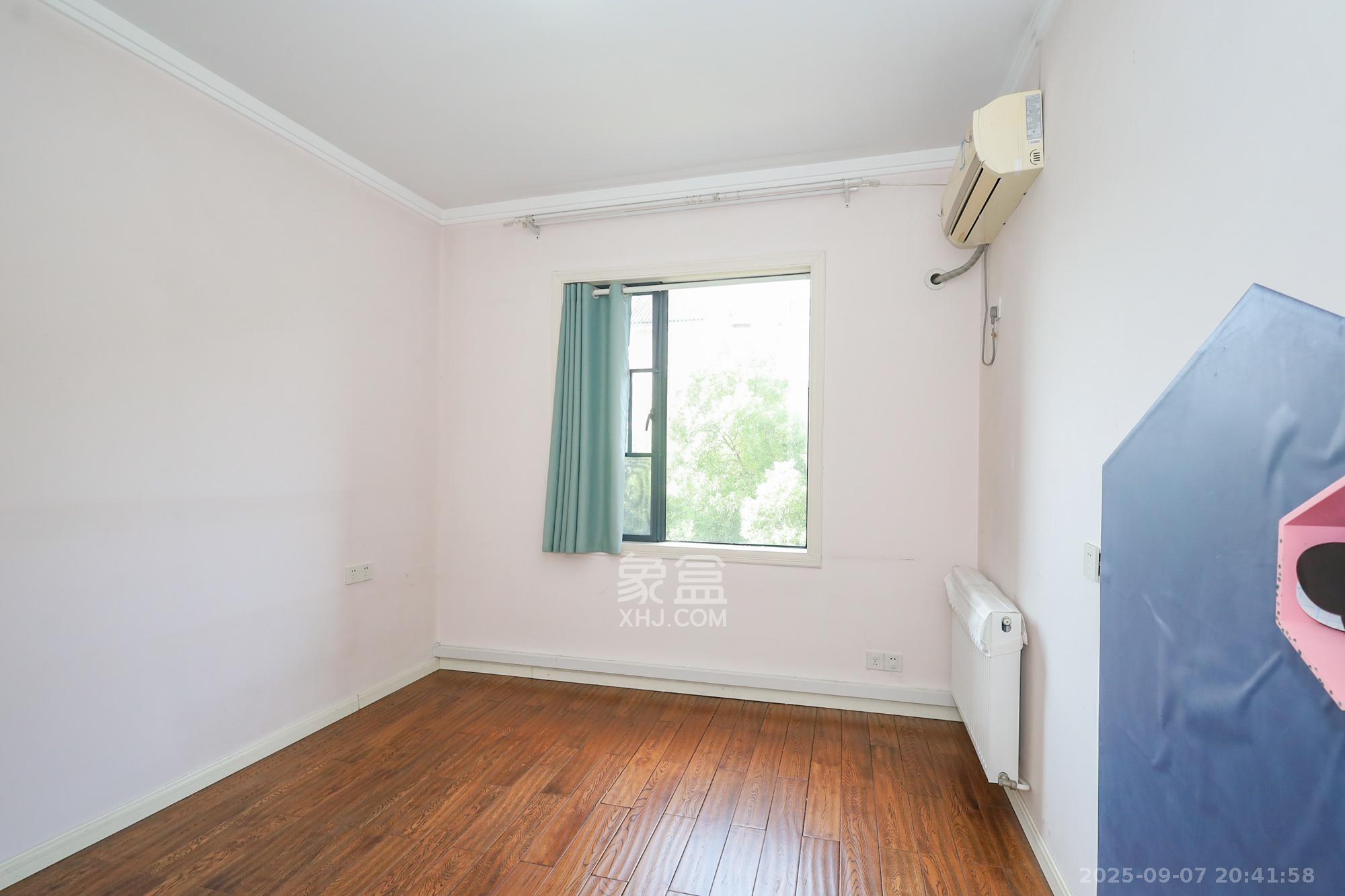 八方小区D区 4室2厅2卫 368.0万 八方小区D区 4室2厅2卫 368.0万卧室