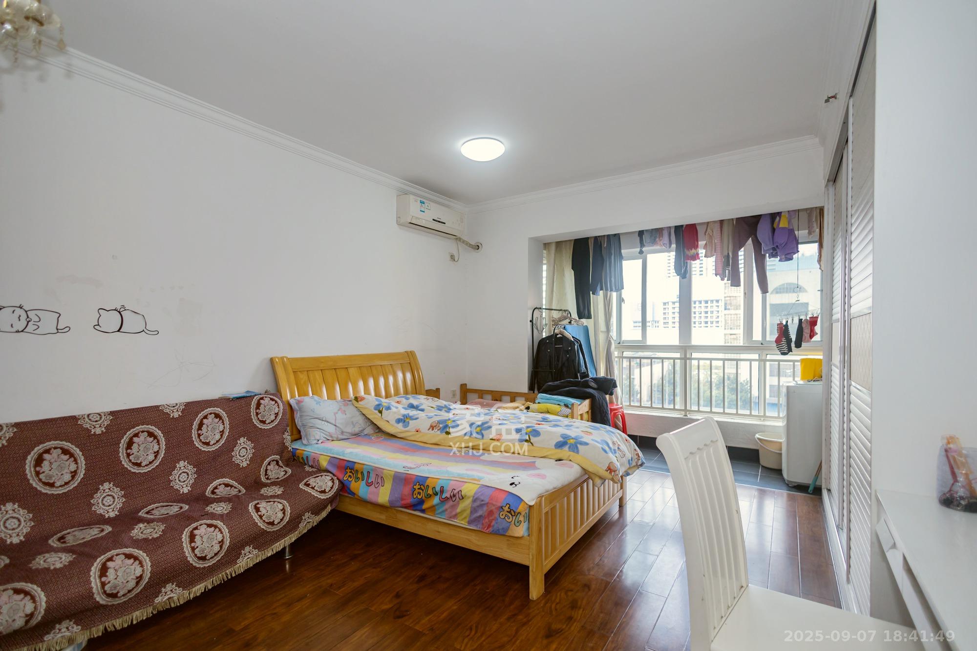 时代星城 1室1厅1卫 16.8万 时代星城 1室1厅1卫 16.8万客厅