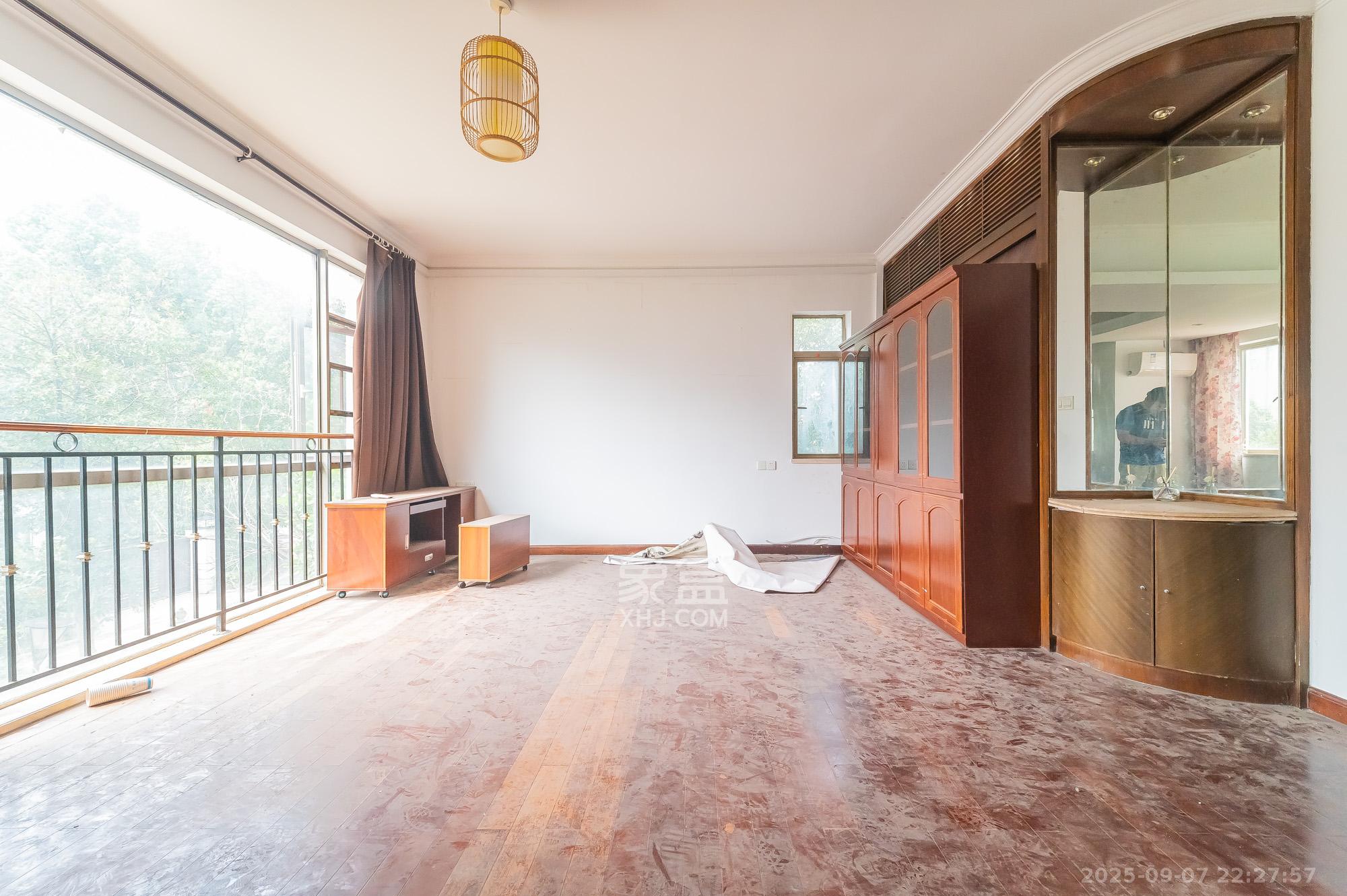 碧桂园威尼斯城  5室2厅4卫    435.0万 碧桂园威尼斯城  5室2厅4卫    435.0万卧室