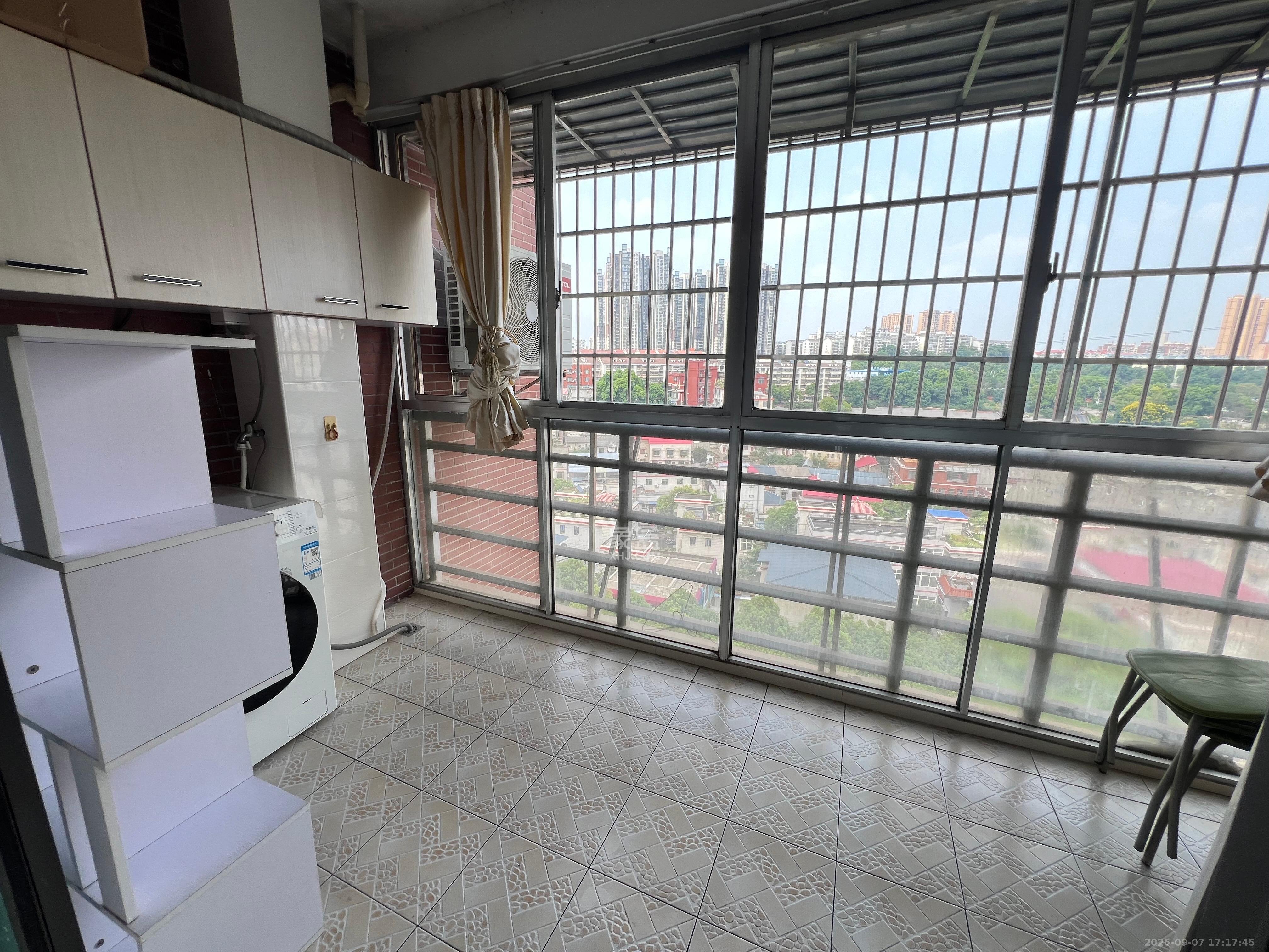 鼎丰前城 2室1厅1卫 2100.00元/月 鼎丰前城 2室1厅1卫 2100.00元/月室内图