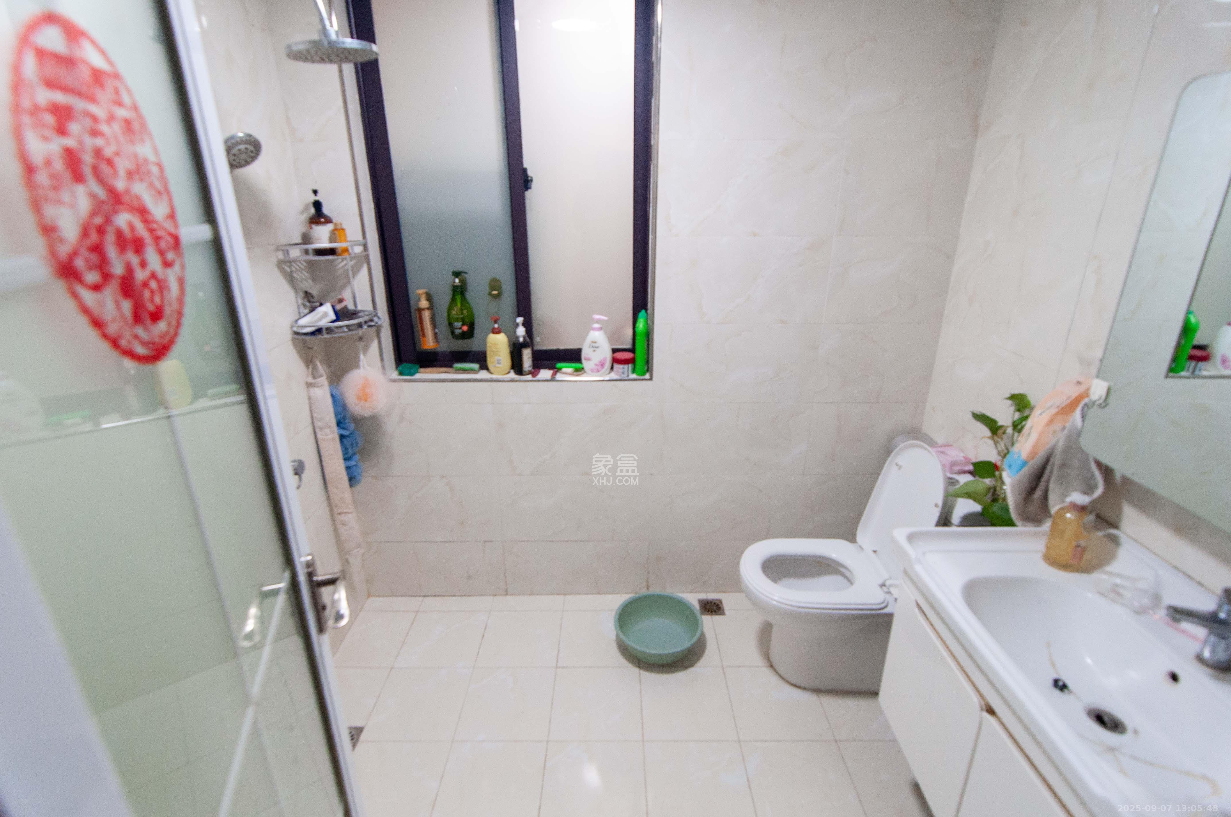 金茂梅溪湖 3室2厅2卫 198.8万 金茂梅溪湖 3室2厅2卫 198.8万卫生间