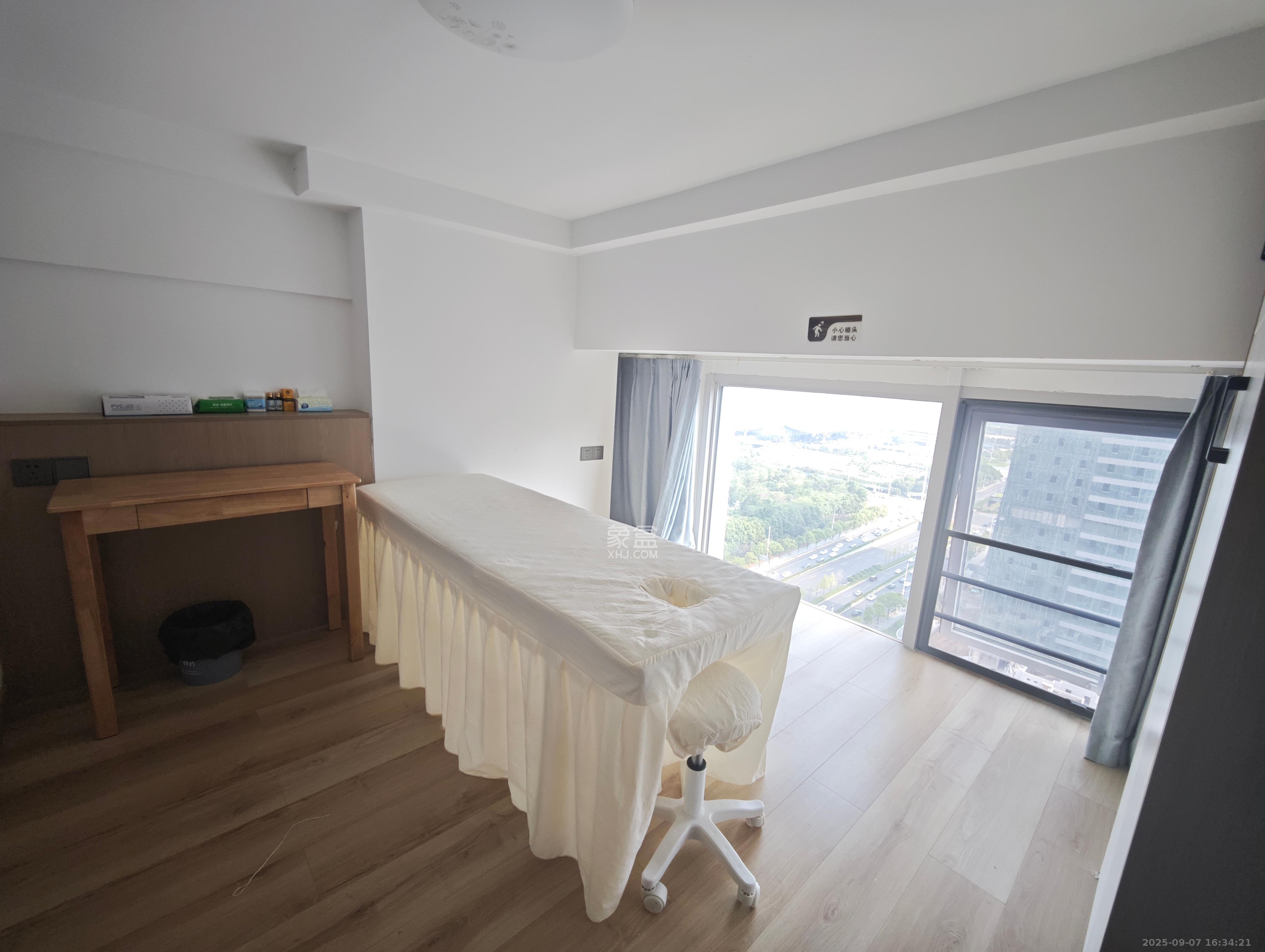 绿地长沙城际空间站（绿地新里佳苑）  2室2厅1卫    1800.0元/月室内图