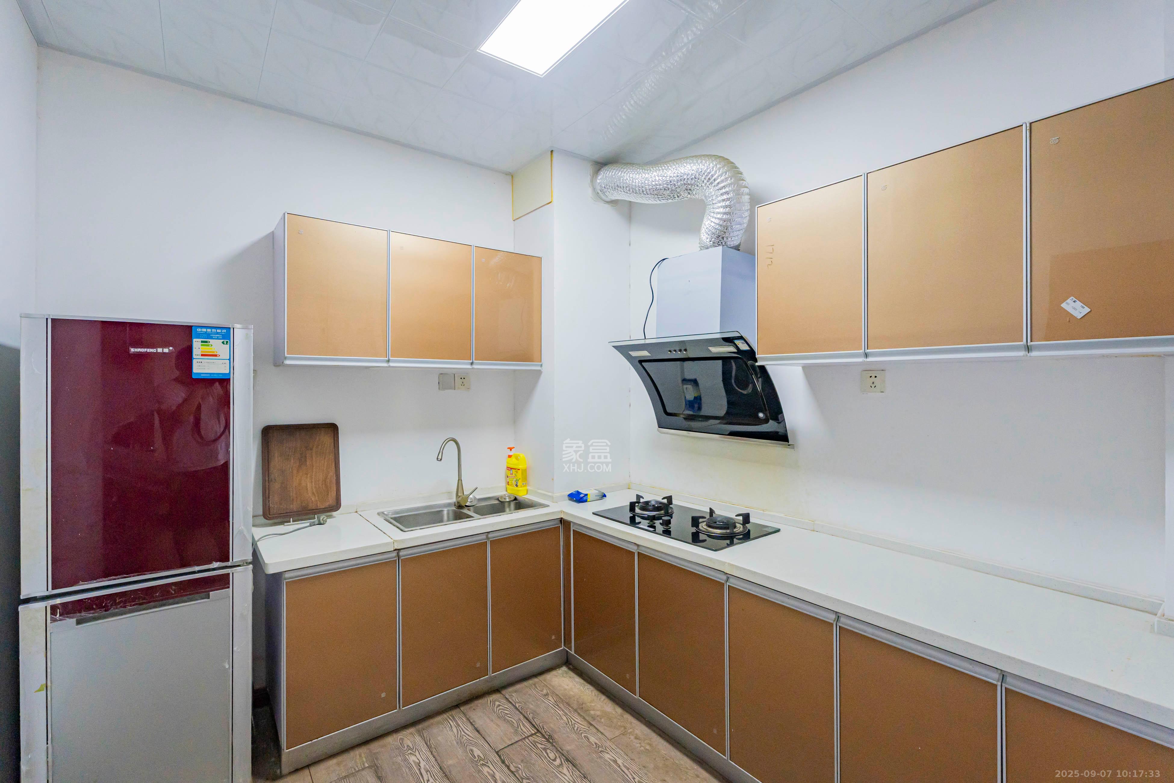 金色屋顶  3室2厅1卫    3500.0元/月 金色屋顶  3室2厅1卫    3500.0元/月室内图