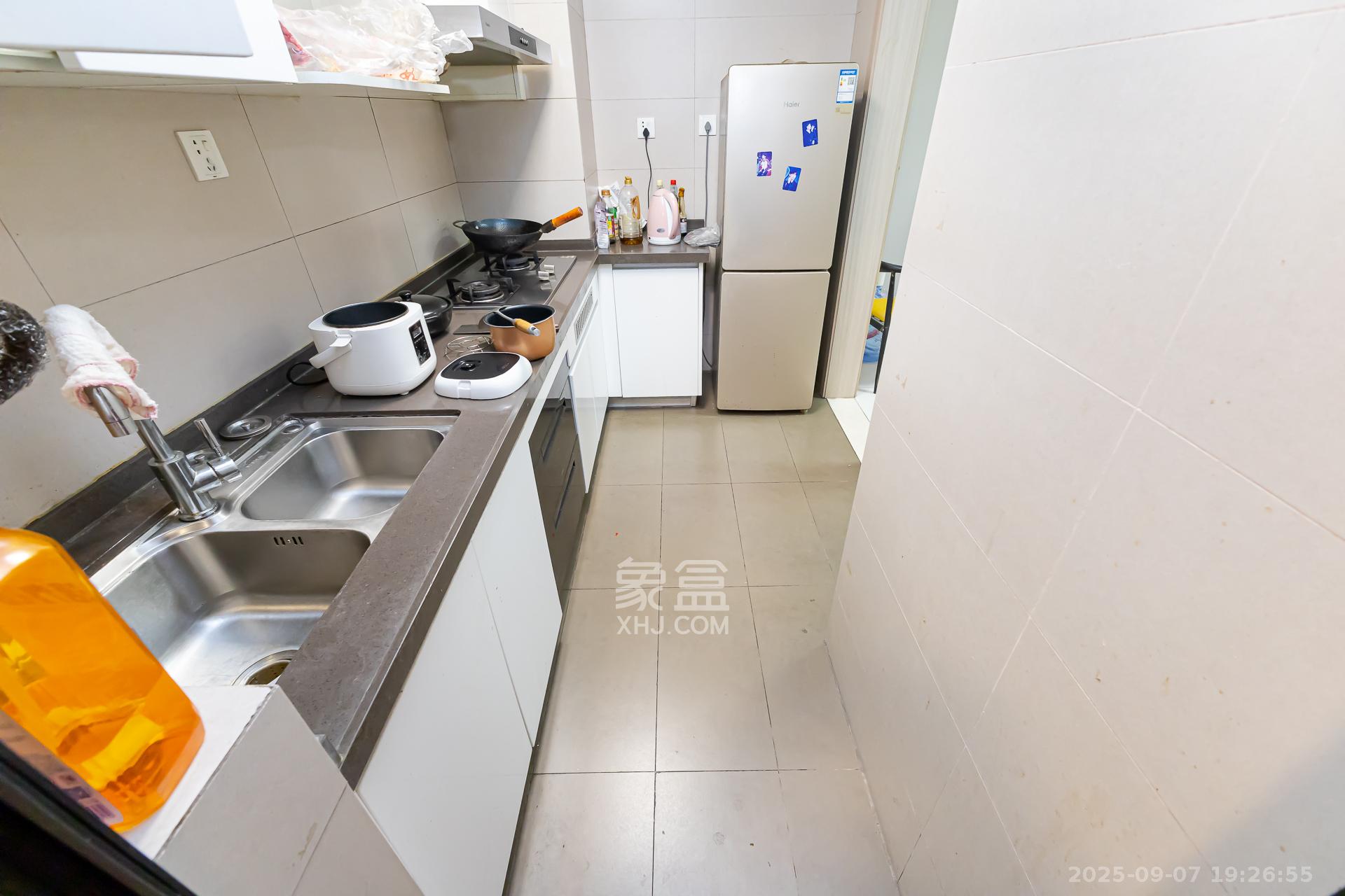 时代倾城三期  2室2厅1卫    64.0万厨房