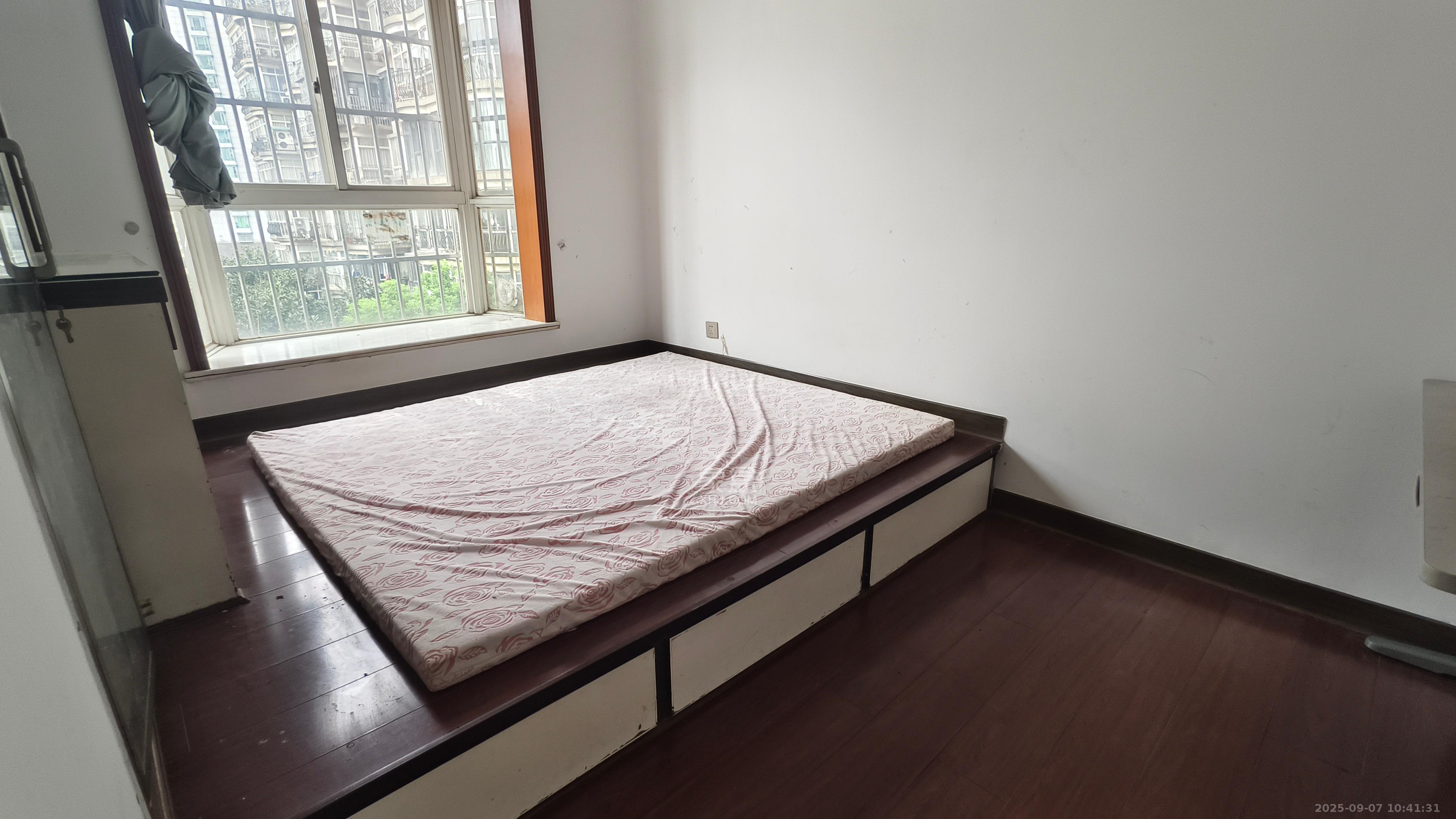 福乐名园  3室2厅2卫   3300.00元/月室内图