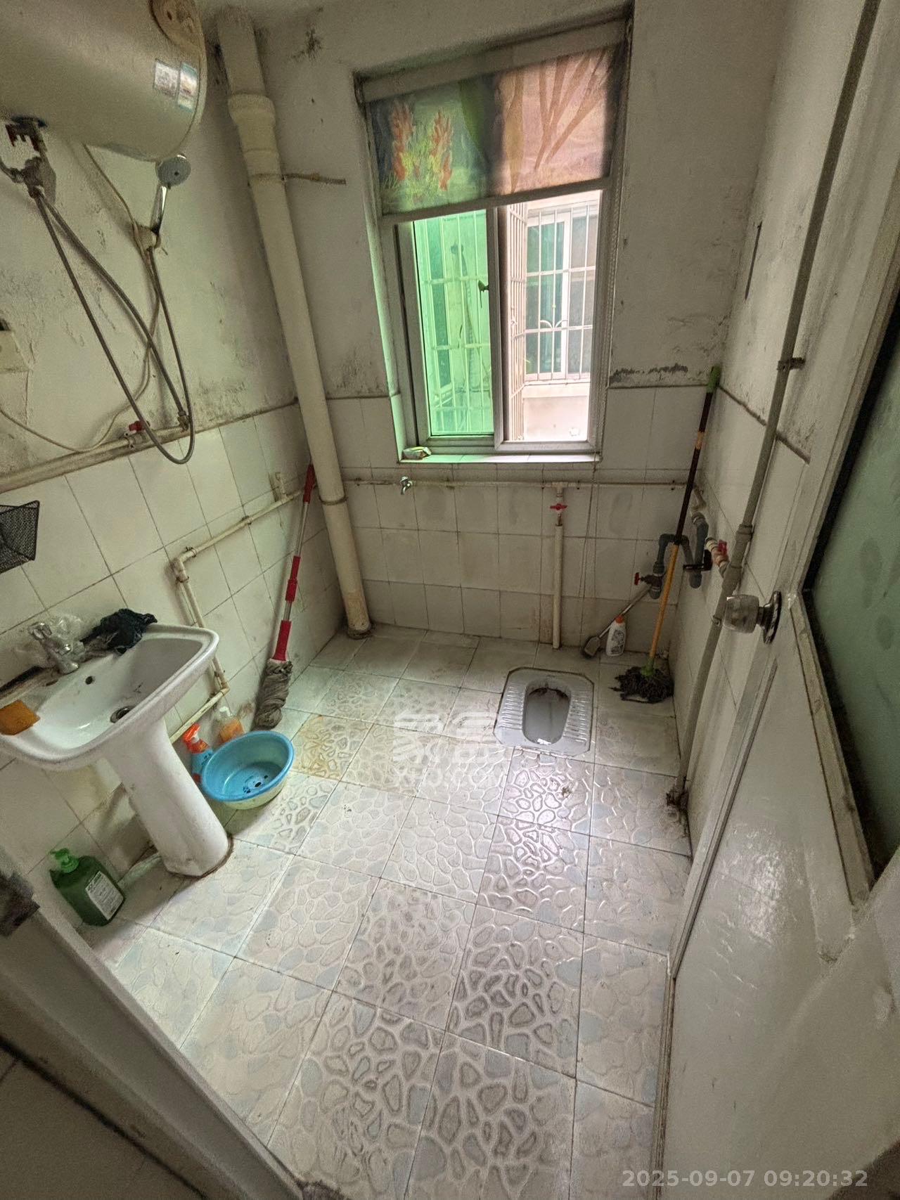 恩瑞麓山名园(龙王港小区) 3室2厅1卫 1500.0元/月 恩瑞麓山名园(龙王港小区) 3室2厅1卫 1500.0元/月室内图