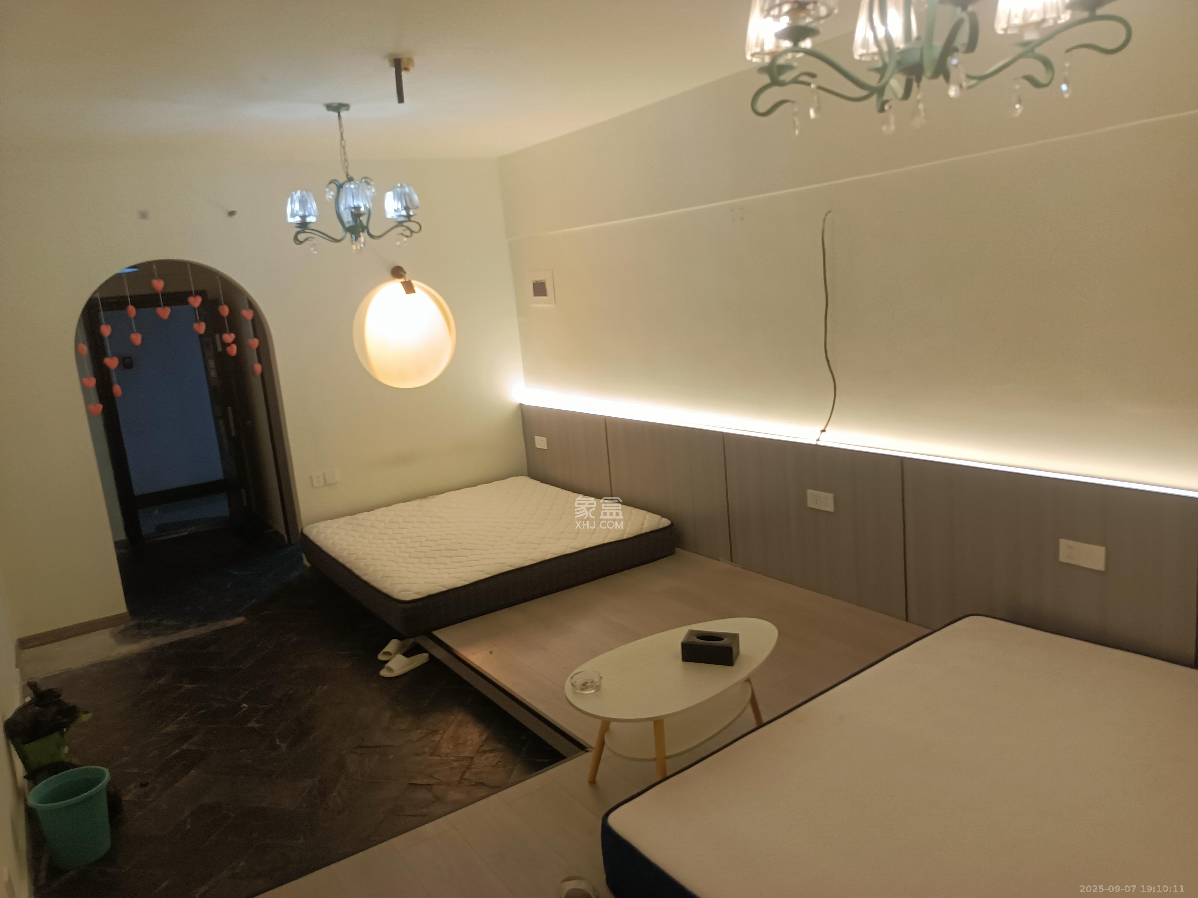 七彩丽都  1室1厅1卫    1800.0元/月室内图