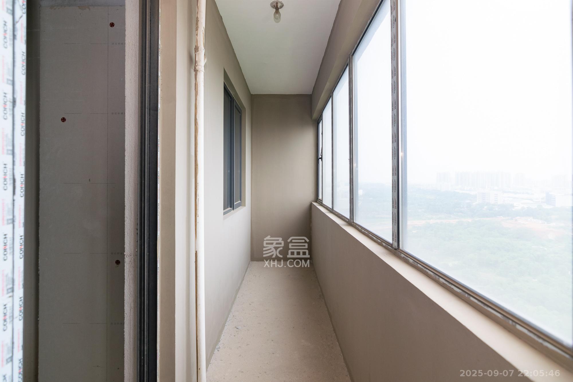 澳海云天赋  4室2厅2卫    62.0万 澳海云天赋  4室2厅2卫    62.0万阳台