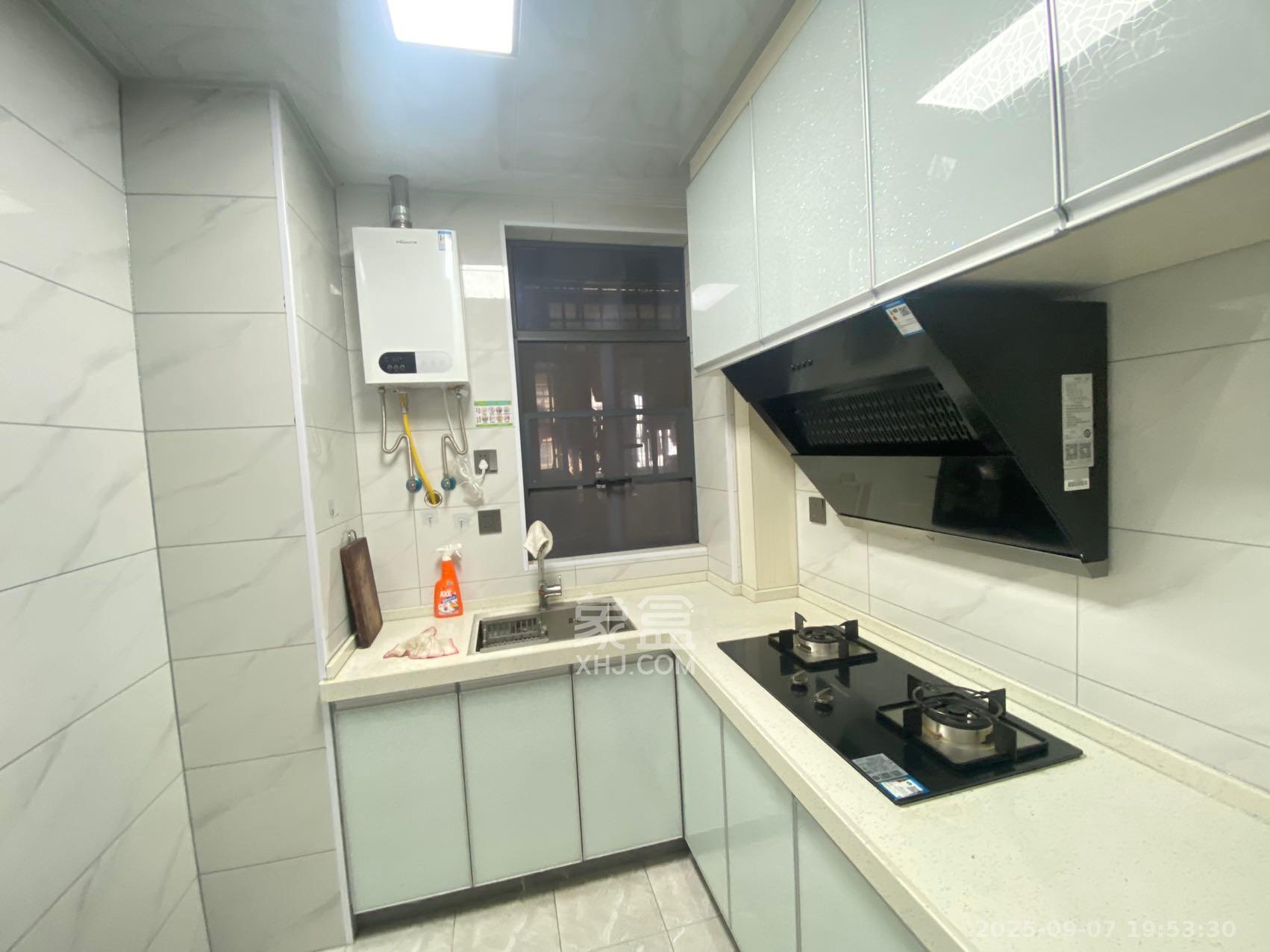 嘉雨兴园 2室1厅1卫 2600.0元/月 嘉雨兴园 2室1厅1卫 2600.0元/月室内图