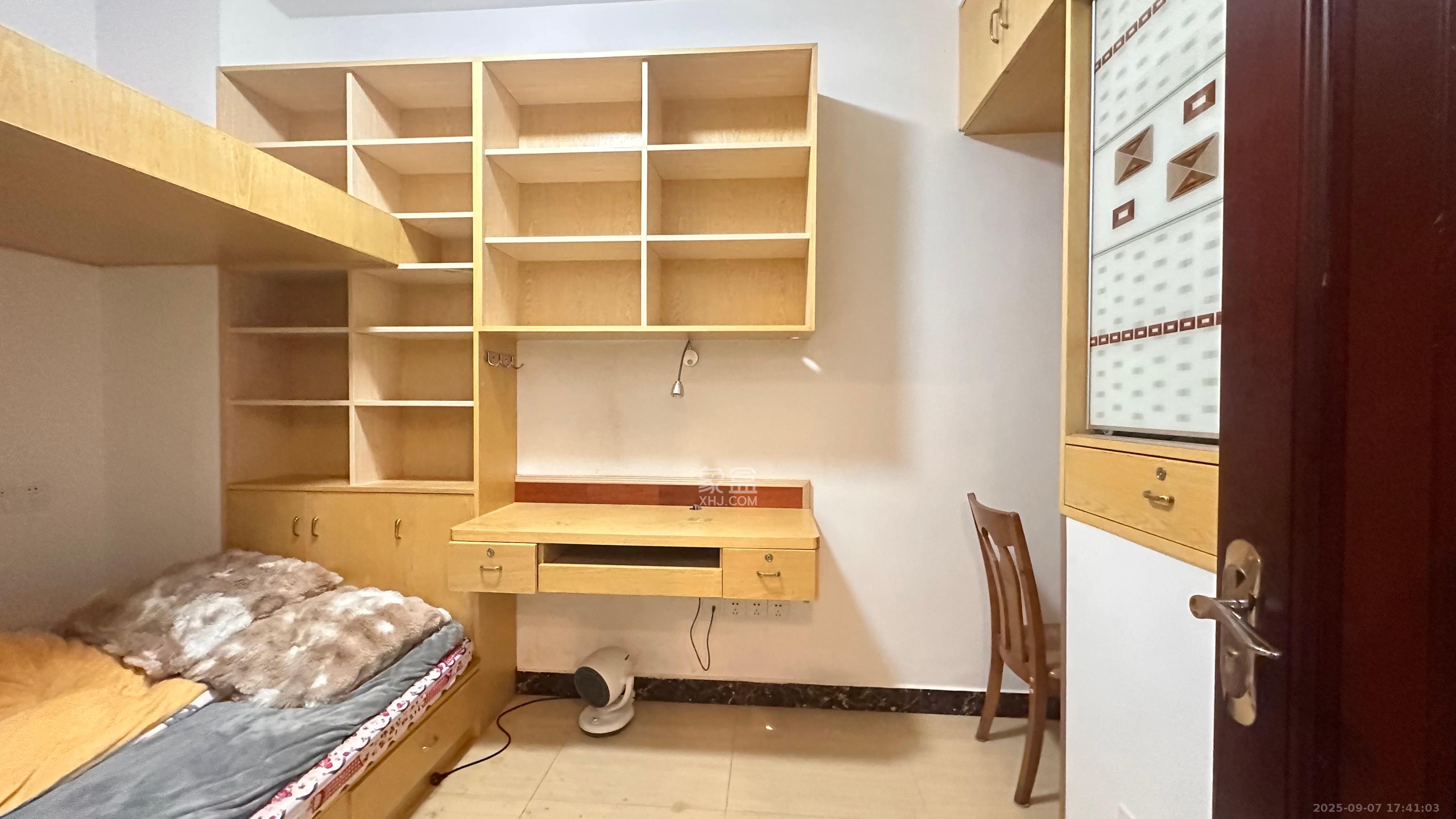 勤诚达新界  2室2厅1卫    1600.0元/月室内图