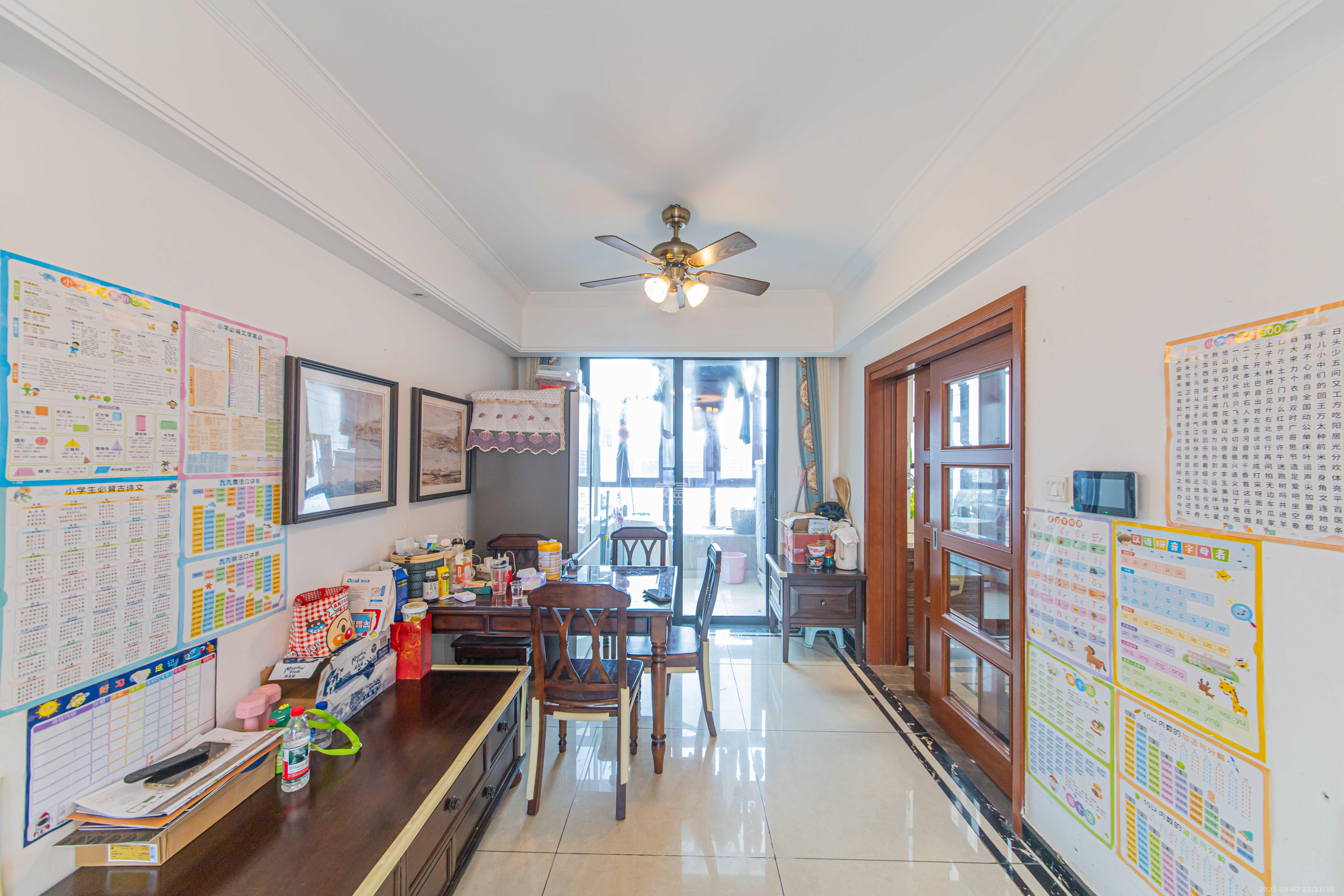 中海新城熙岸(中信新城五期) 3室2厅2卫 92.5万 中海新城熙岸(中信新城五期) 3室2厅2卫 92.5万客厅