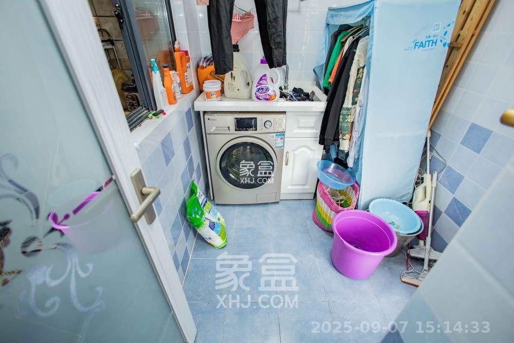 天麓尚层  4室2厅2卫    3200.0元/月室内图