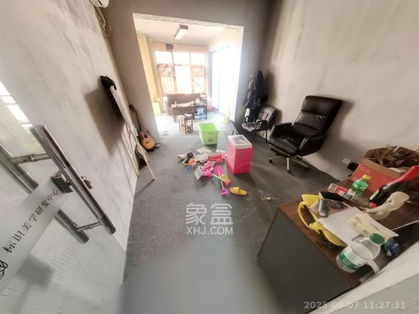 盛隆佳园 4室2厅2卫 2800.0元/月 盛隆佳园 4室2厅2卫 2800.0元/月室内图