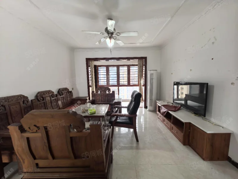 百弘学府城 3室2厅2卫 83.8万 百弘学府城 3室2厅2卫 83.8万客厅