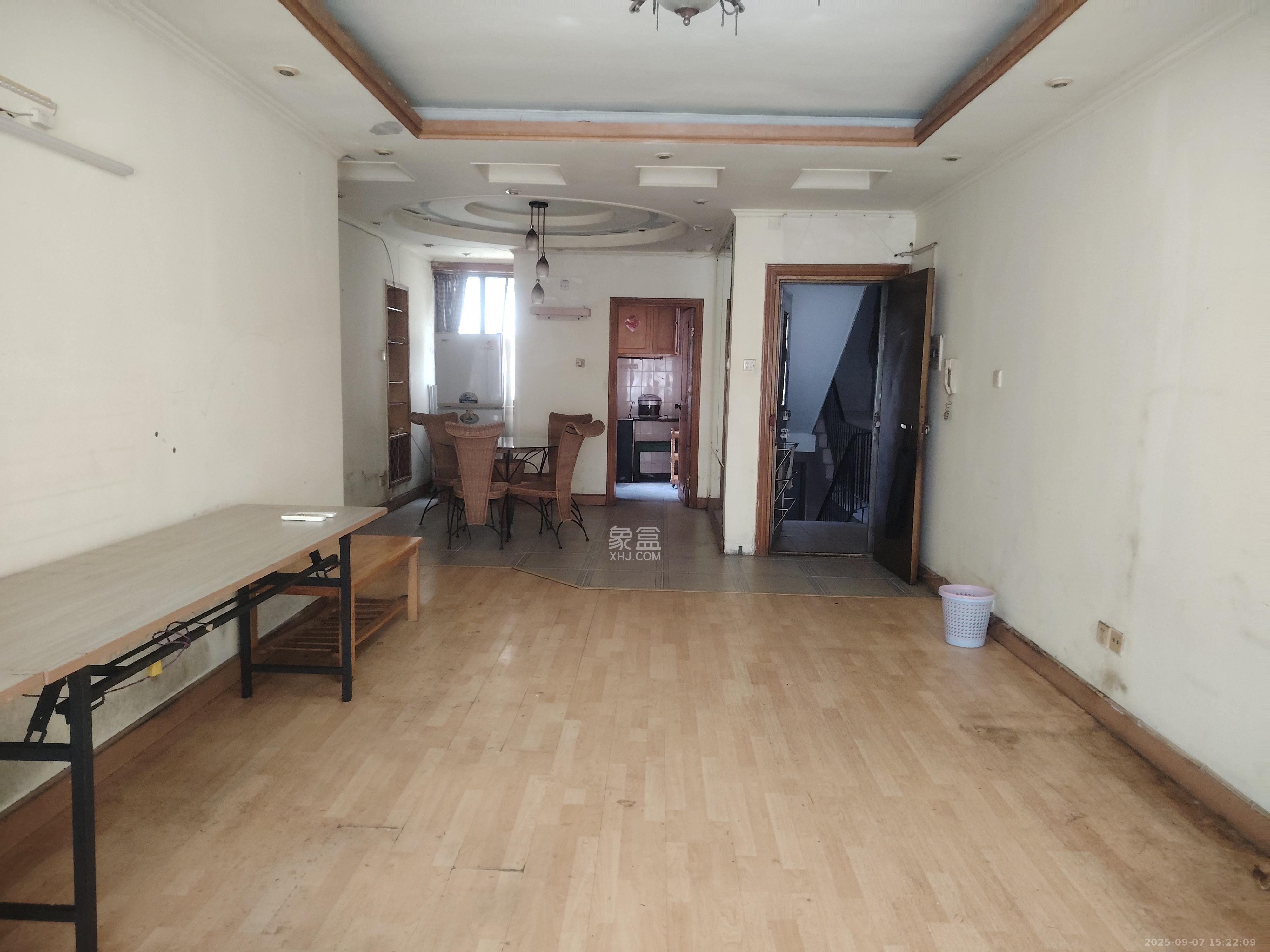 新富城 3室2厅2卫 2600.0元/月 新富城 3室2厅2卫 2600.0元/月室内图