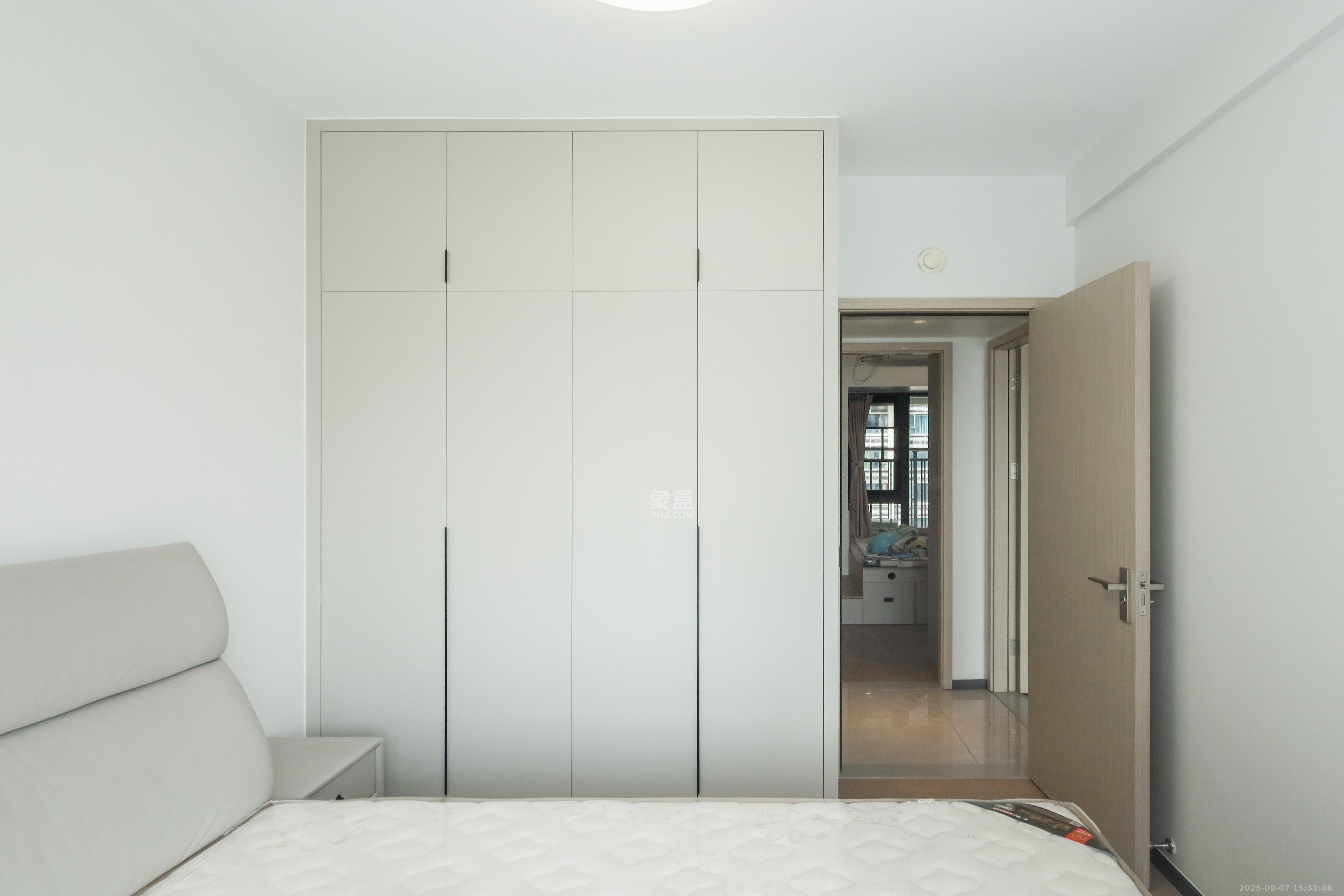 时代梅溪领峰  3室2厅2卫    160.0万卧室