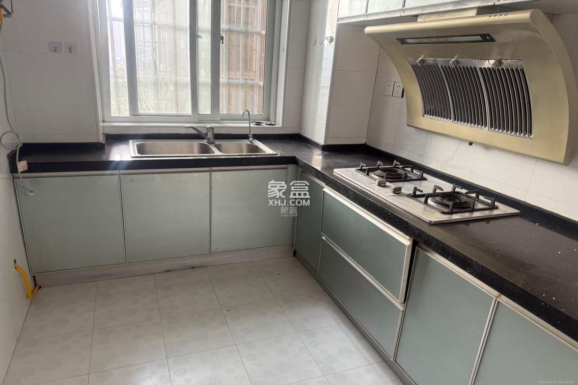 水映青山 1室2厅1卫 2000.0元/月 水映青山 1室2厅1卫 2000.0元/月室内图