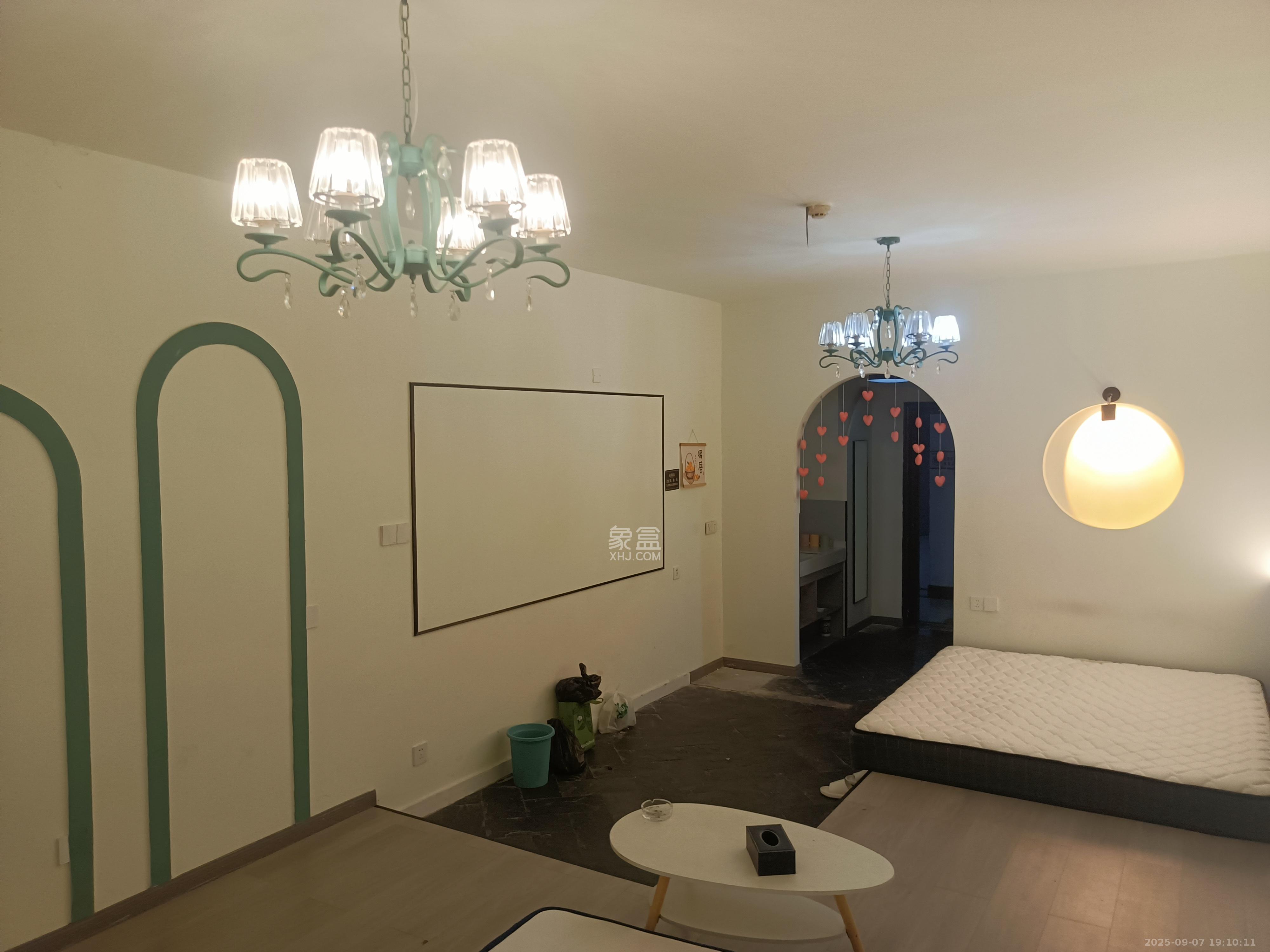 七彩丽都 1室1厅1卫 1800.0元/月 七彩丽都 1室1厅1卫 1800.0元/月室内图