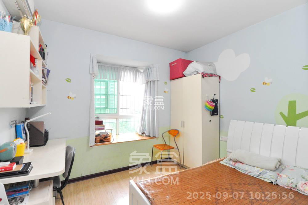 麓谷加州阳光  3室2厅2卫    2600.0元/月室内图