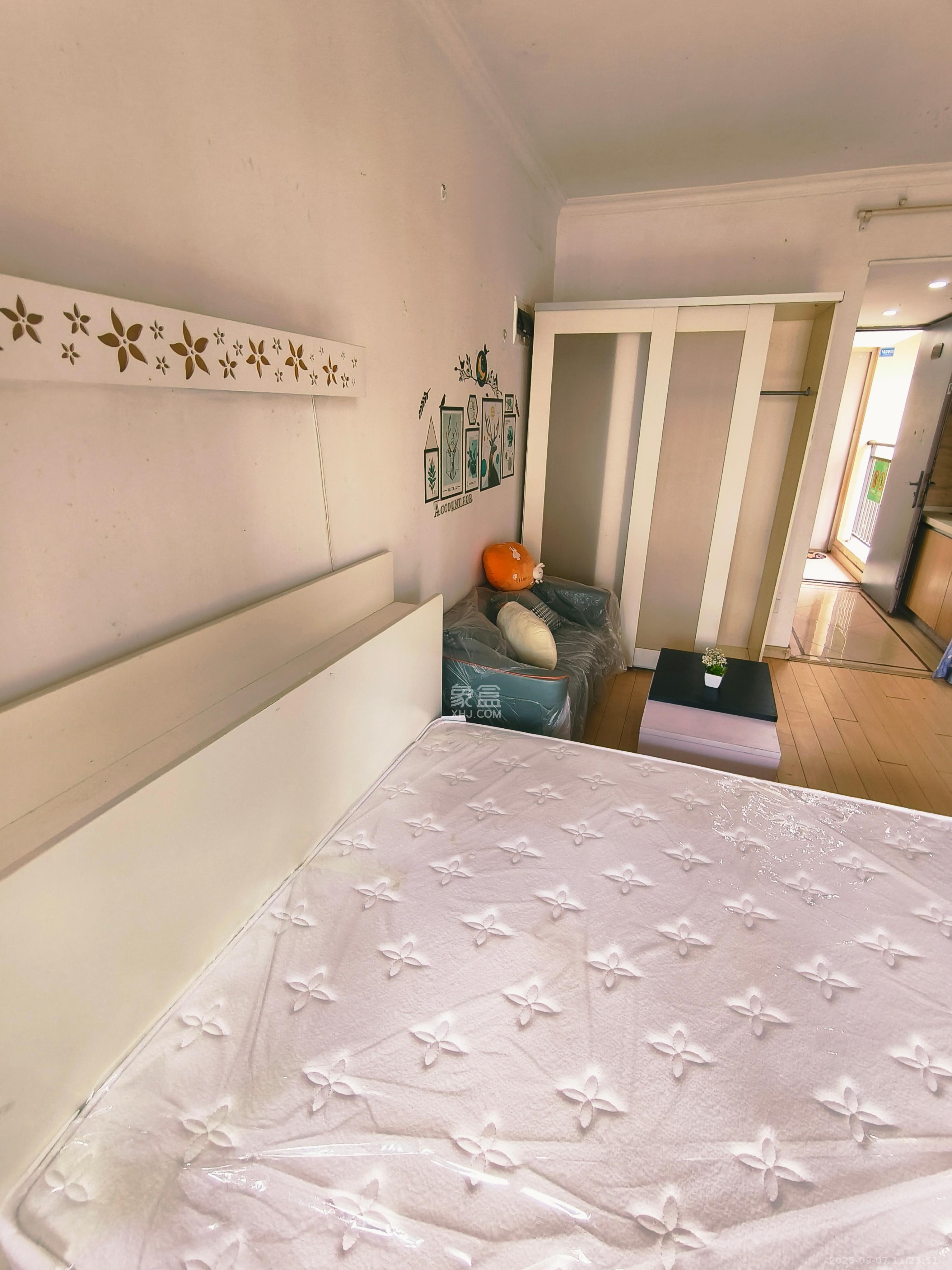 万科城市花园  1室1厅1卫    1280.0元/月 万科城市花园  1室1厅1卫    1280.0元/月室内图