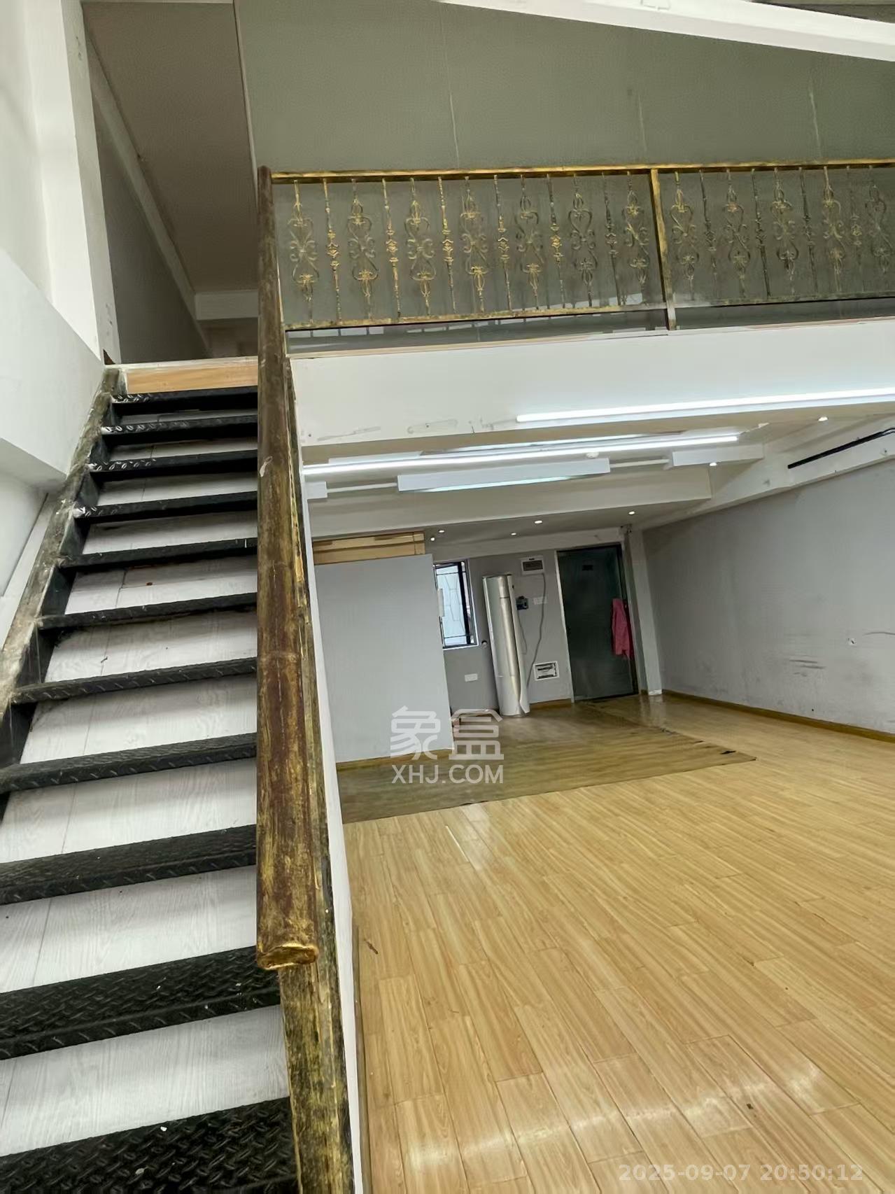 城市快线(新建大厦) 1室2厅1卫 2500.0元/月 城市快线(新建大厦) 1室2厅1卫 2500.0元/月室内图