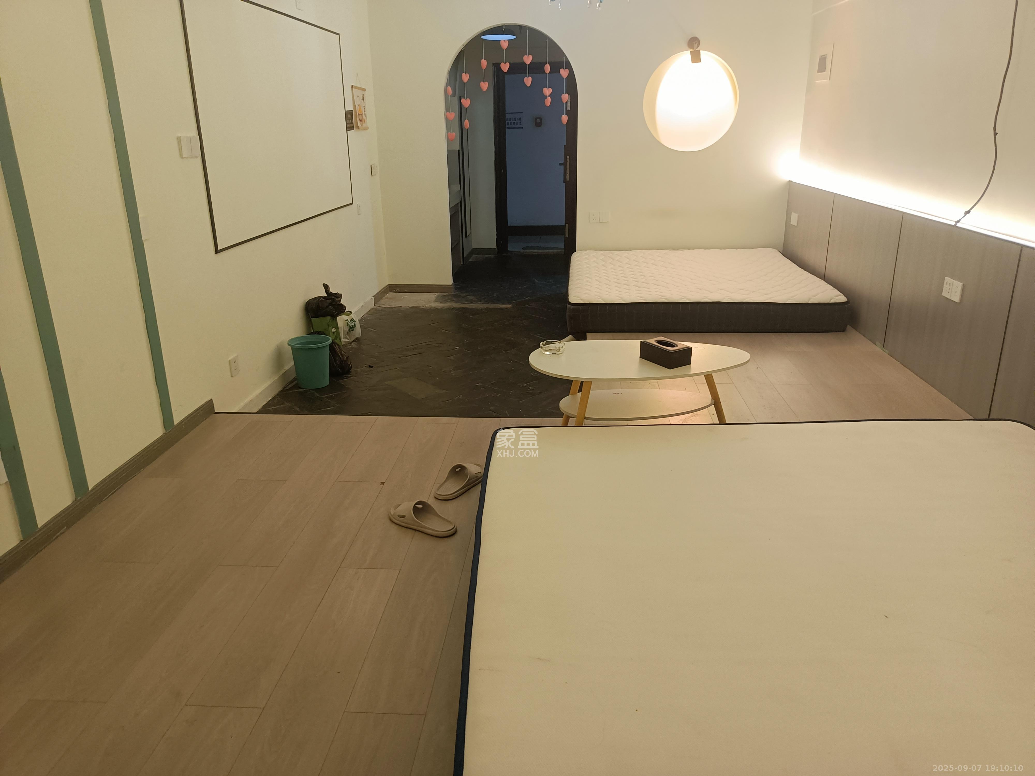 七彩丽都 1室1厅1卫 1800.0元/月 七彩丽都 1室1厅1卫 1800.0元/月室内图