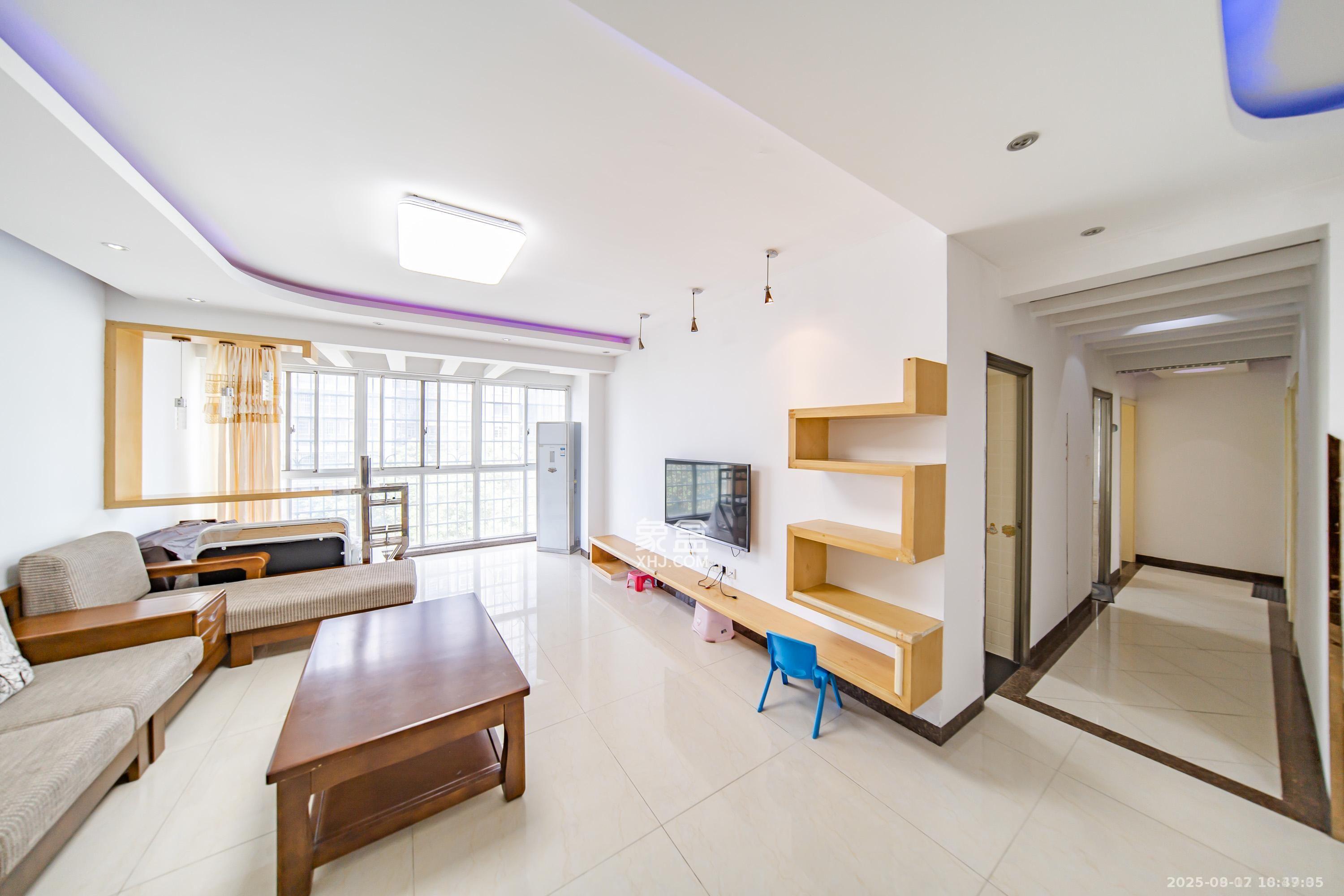 洋湖景园 3室2厅2卫 2800.0元/月 洋湖景园 3室2厅2卫 2800.0元/月室内图