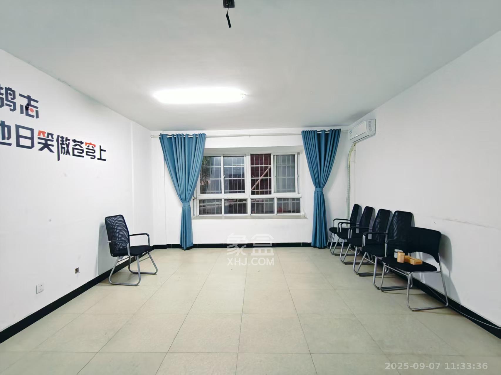 嘉盛华庭(一期、二期、三期) 4室2厅1卫 3500.0元/月 嘉盛华庭(一期、二期、三期) 4室2厅1卫 3500.0元/月室内图