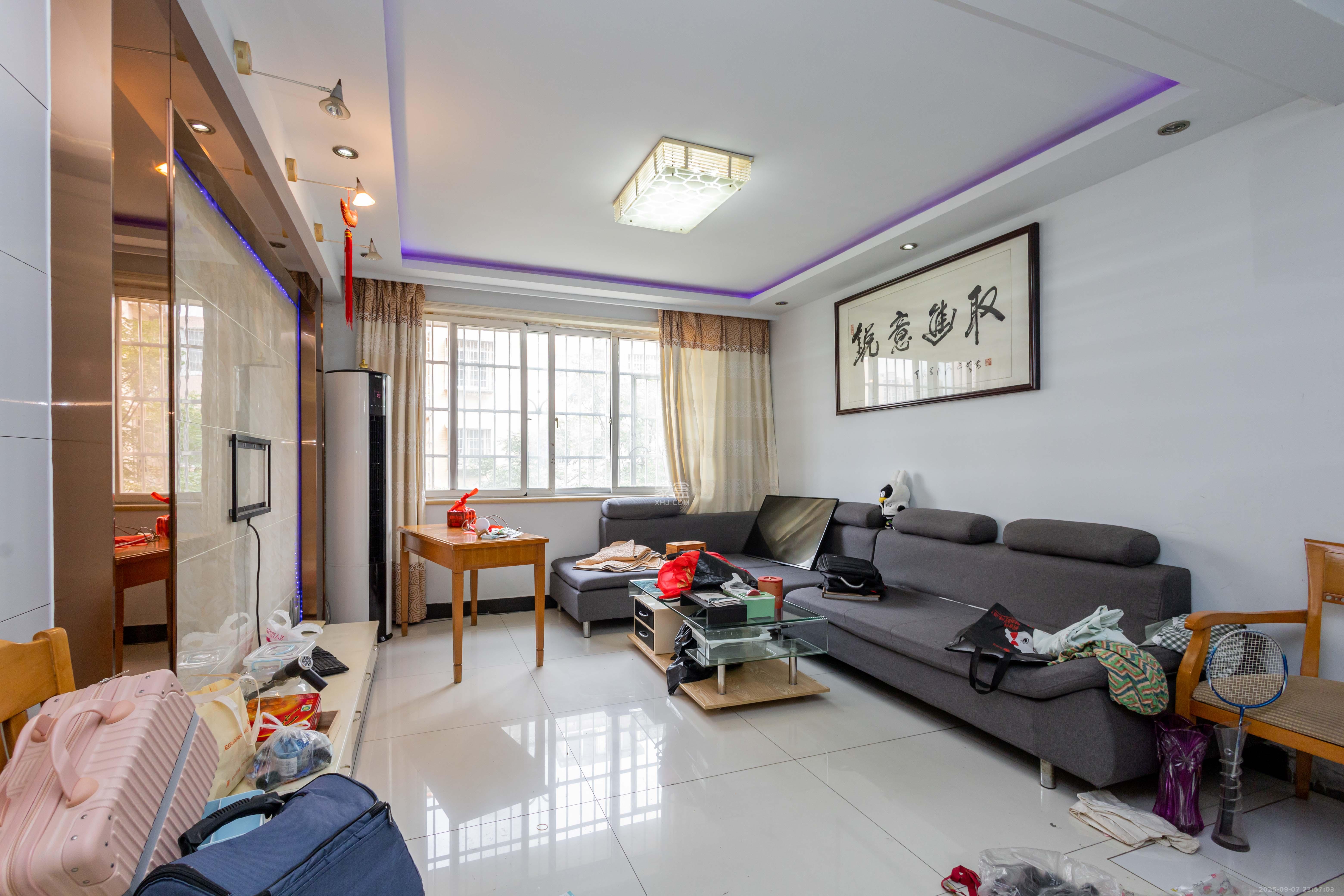 东岸锦城(东方人家)  3室2厅1卫    55.0万客厅