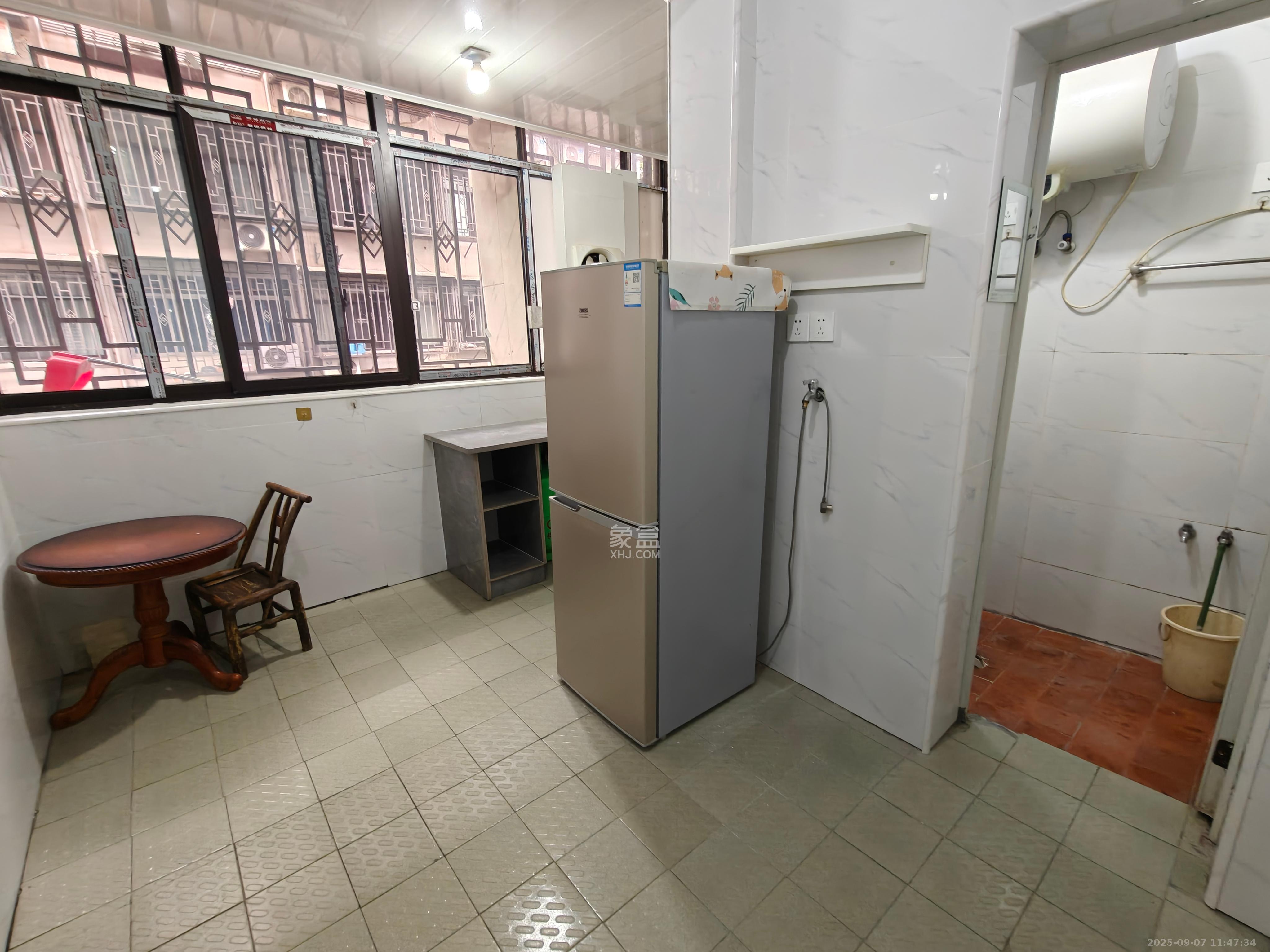 文庙坪小区  1室1厅1卫    1700.0元/月 文庙坪小区  1室1厅1卫    1700.0元/月室内图