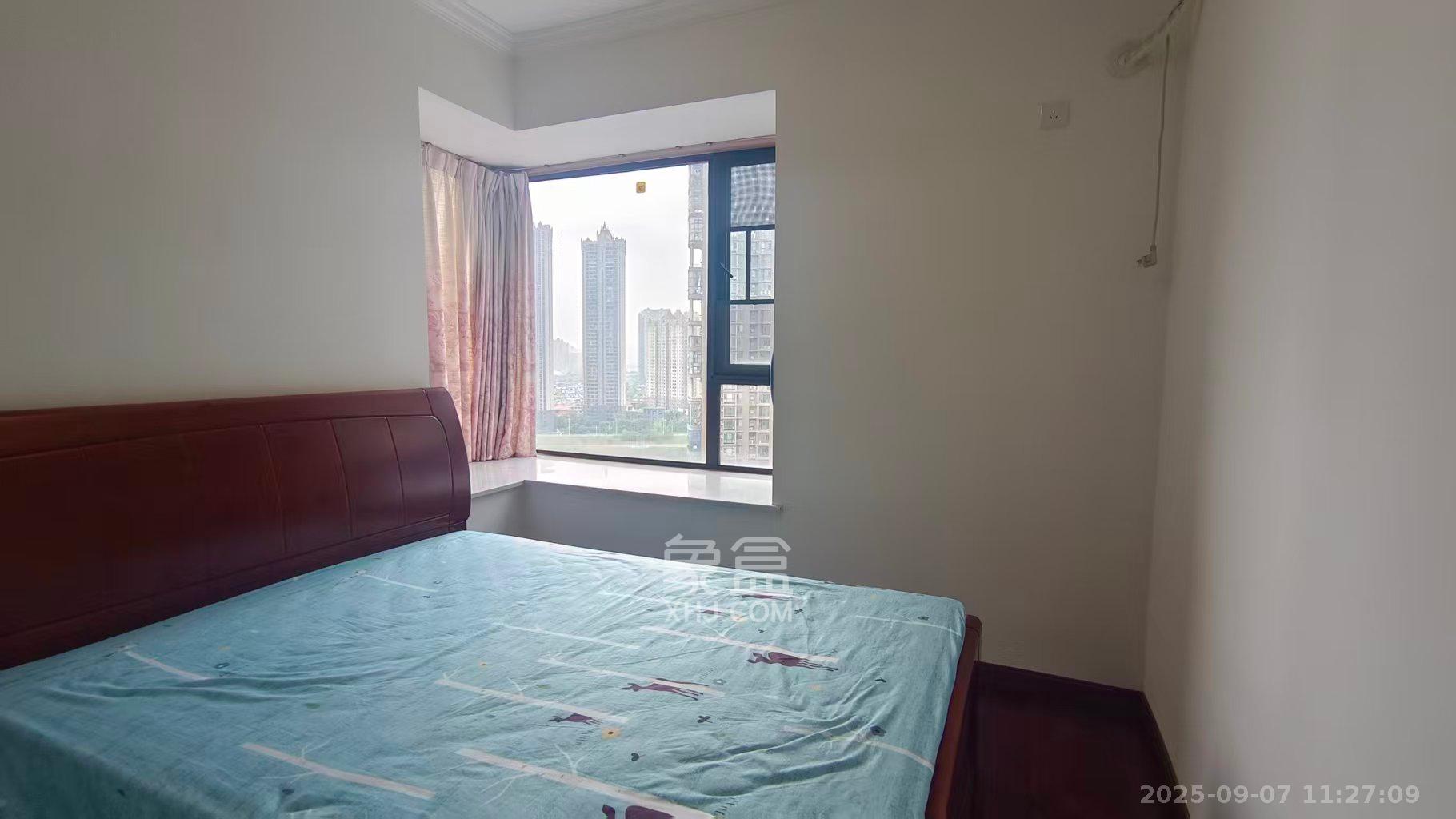 塞纳公馆  3室2厅1卫    2000.0元/月 塞纳公馆  3室2厅1卫    2000.0元/月室内图